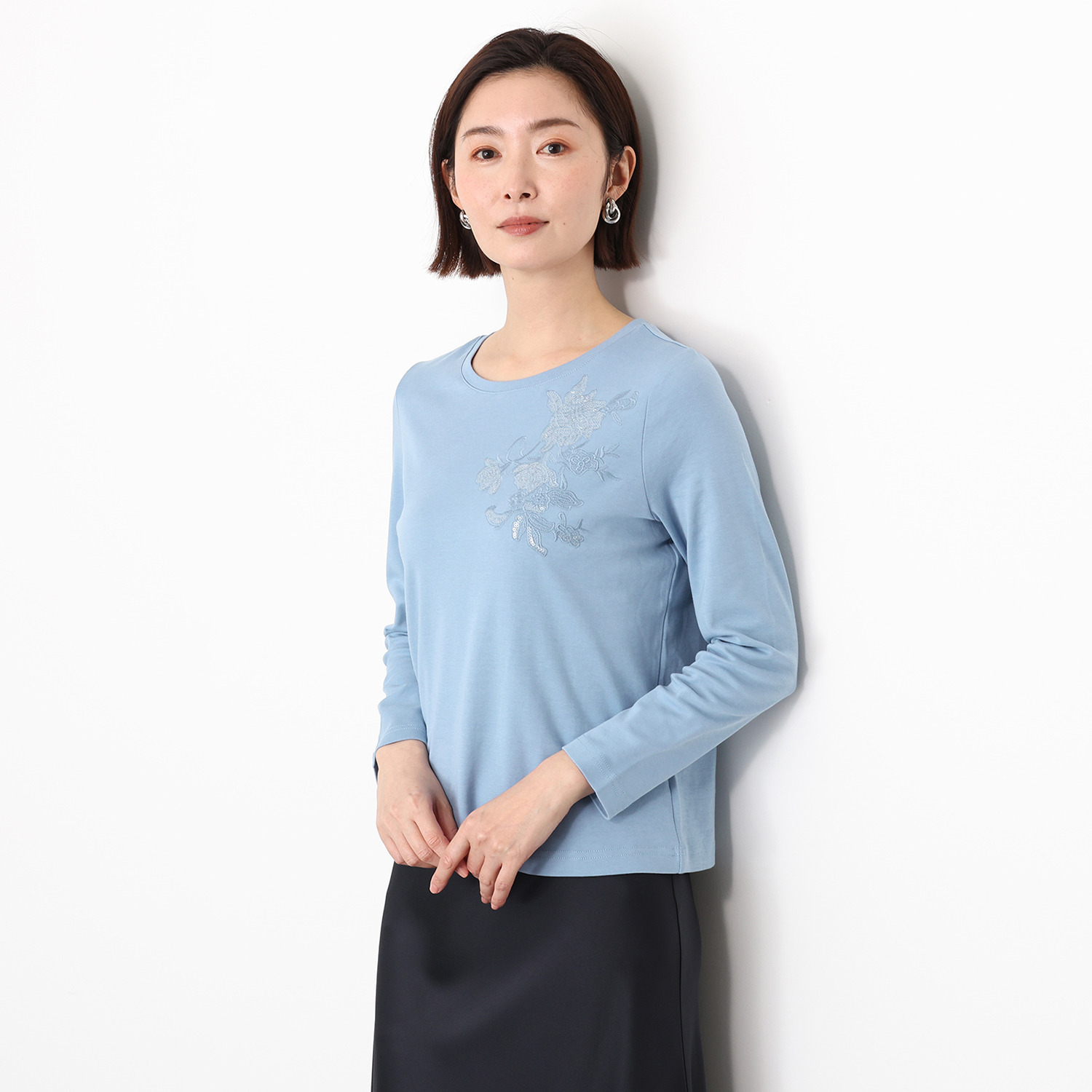 元町ゼラール コットン１００％ フラワー刺しゅう スパンコールアクセント プルオーバー