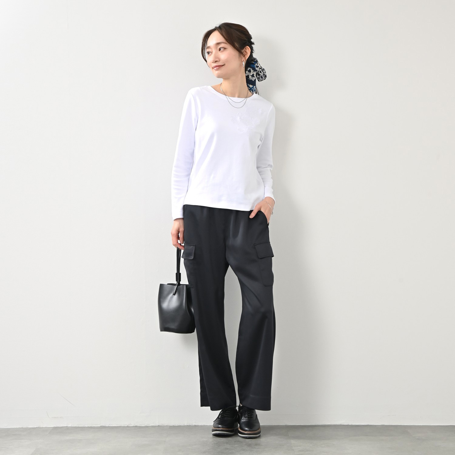 元町ゼラール コットン１００％ フラワー刺しゅう スパンコールアクセント プルオーバー