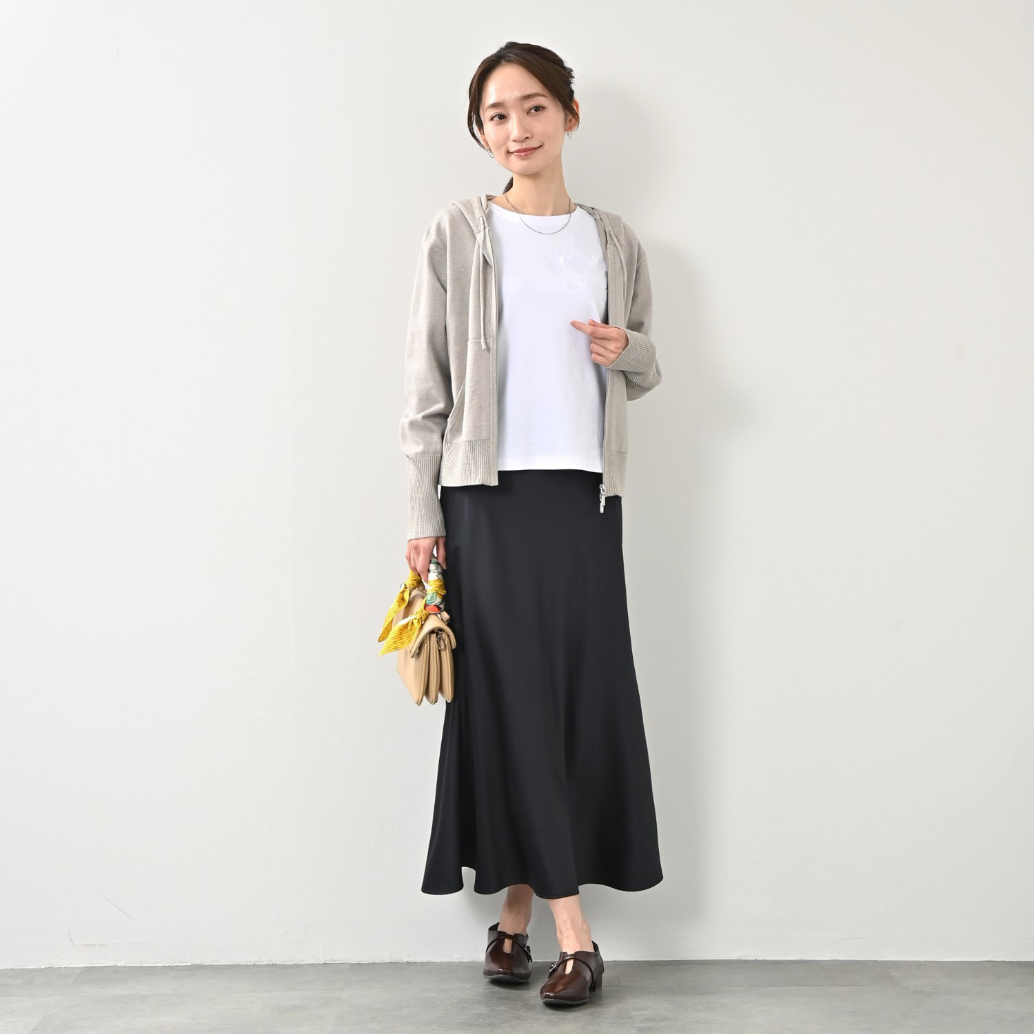 元町ゼラール コットン１００％ フラワー刺しゅう スパンコールアクセント プルオーバー