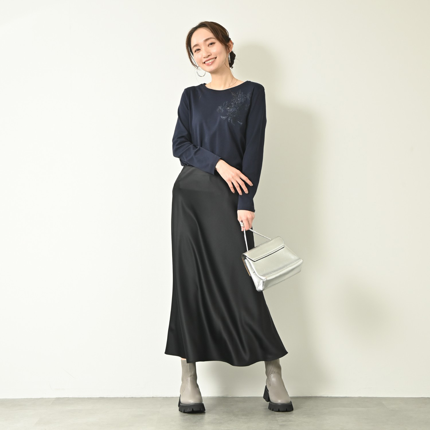 元町ゼラール コットン１００％ フラワー刺しゅう スパンコールアクセント プルオーバー