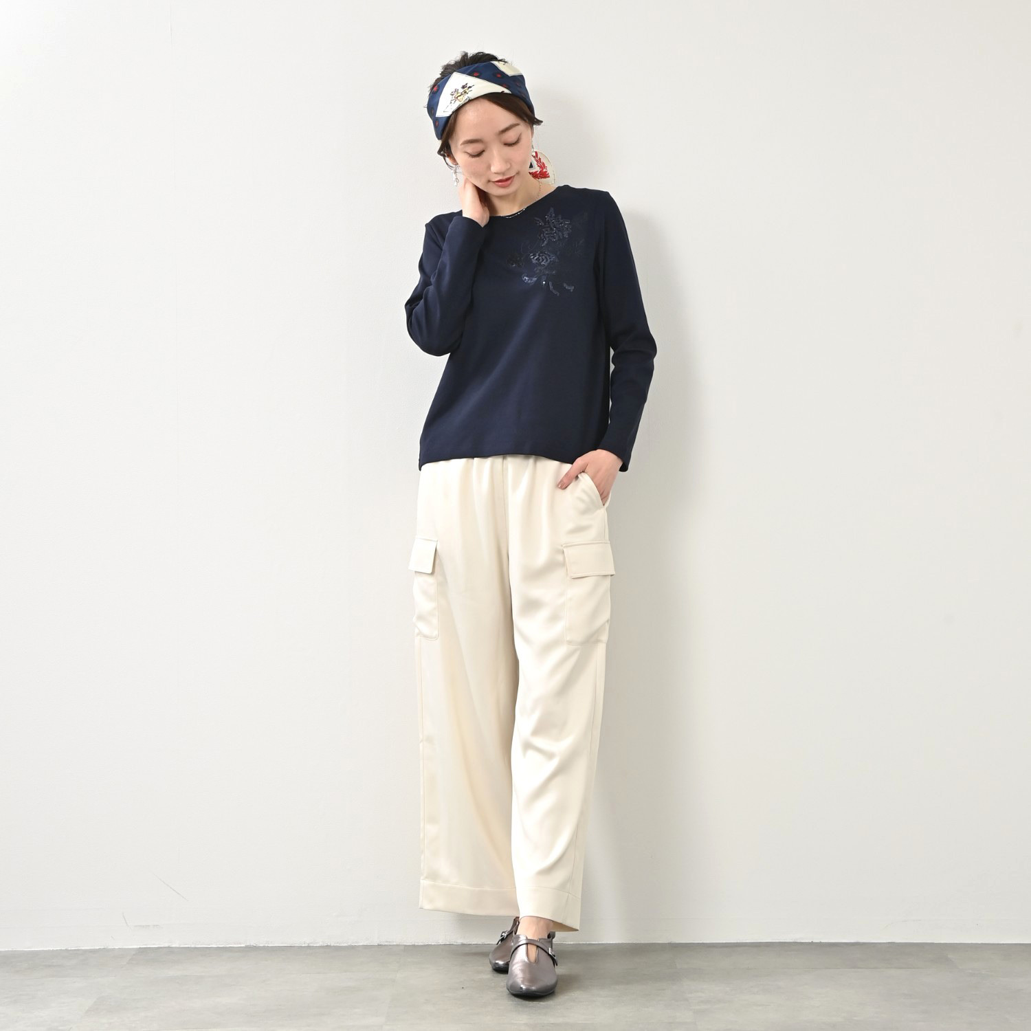 元町ゼラール とろみ＆きれい見えサテン カーゴデザイン 上品ストレートパンツ