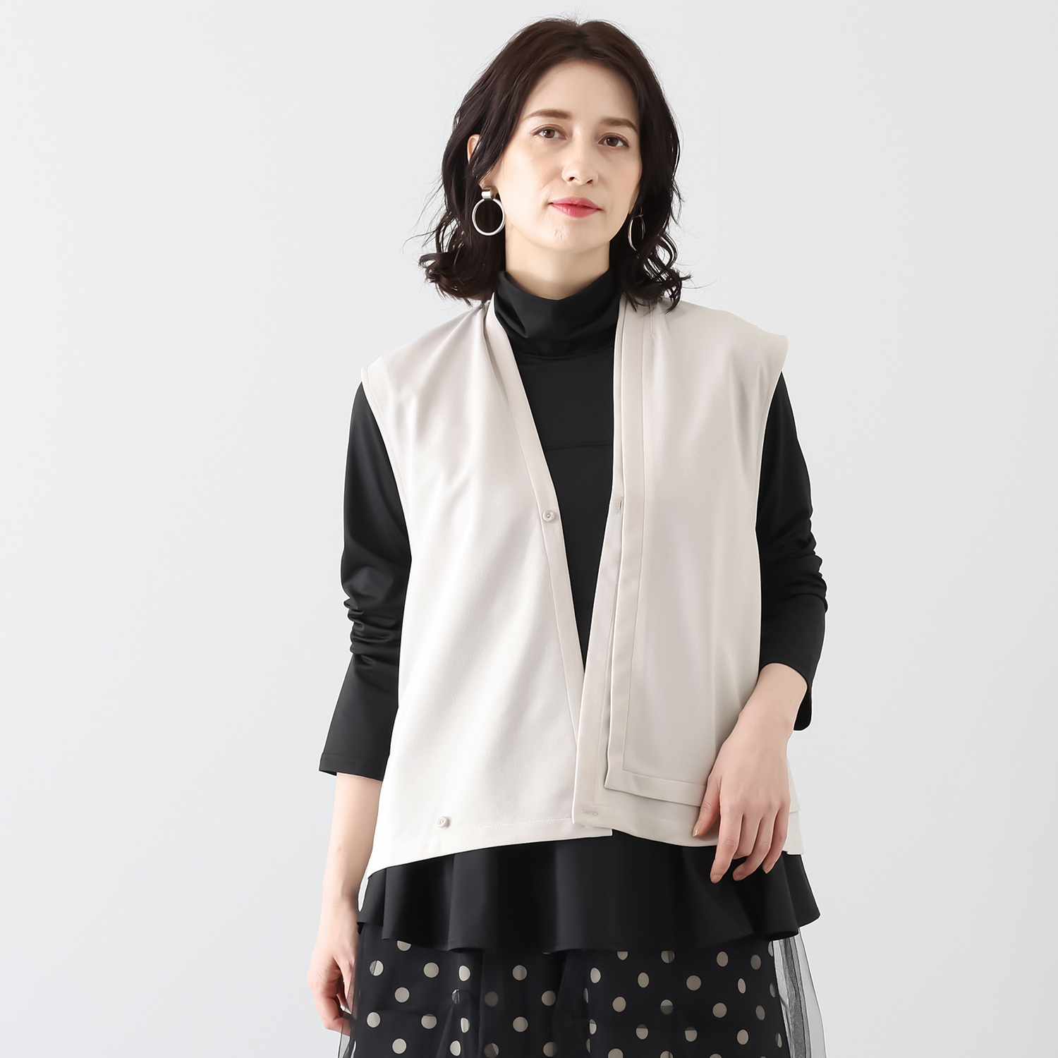 ミミコプラス 軽さとドレープ際立つ アレンジ自在 おしゃれジレ