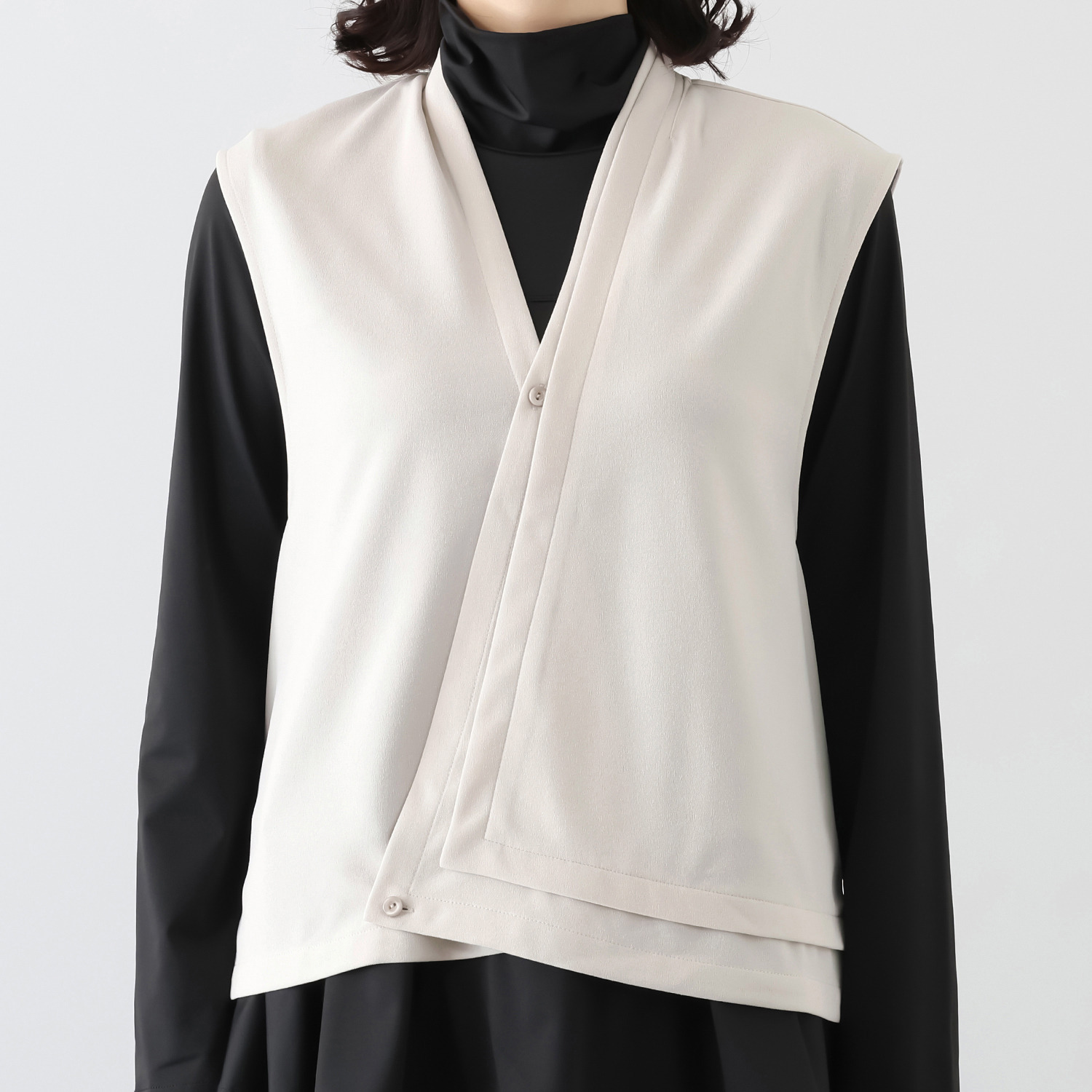 ミミコプラス 軽さとドレープ際立つ アレンジ自在 おしゃれジレ