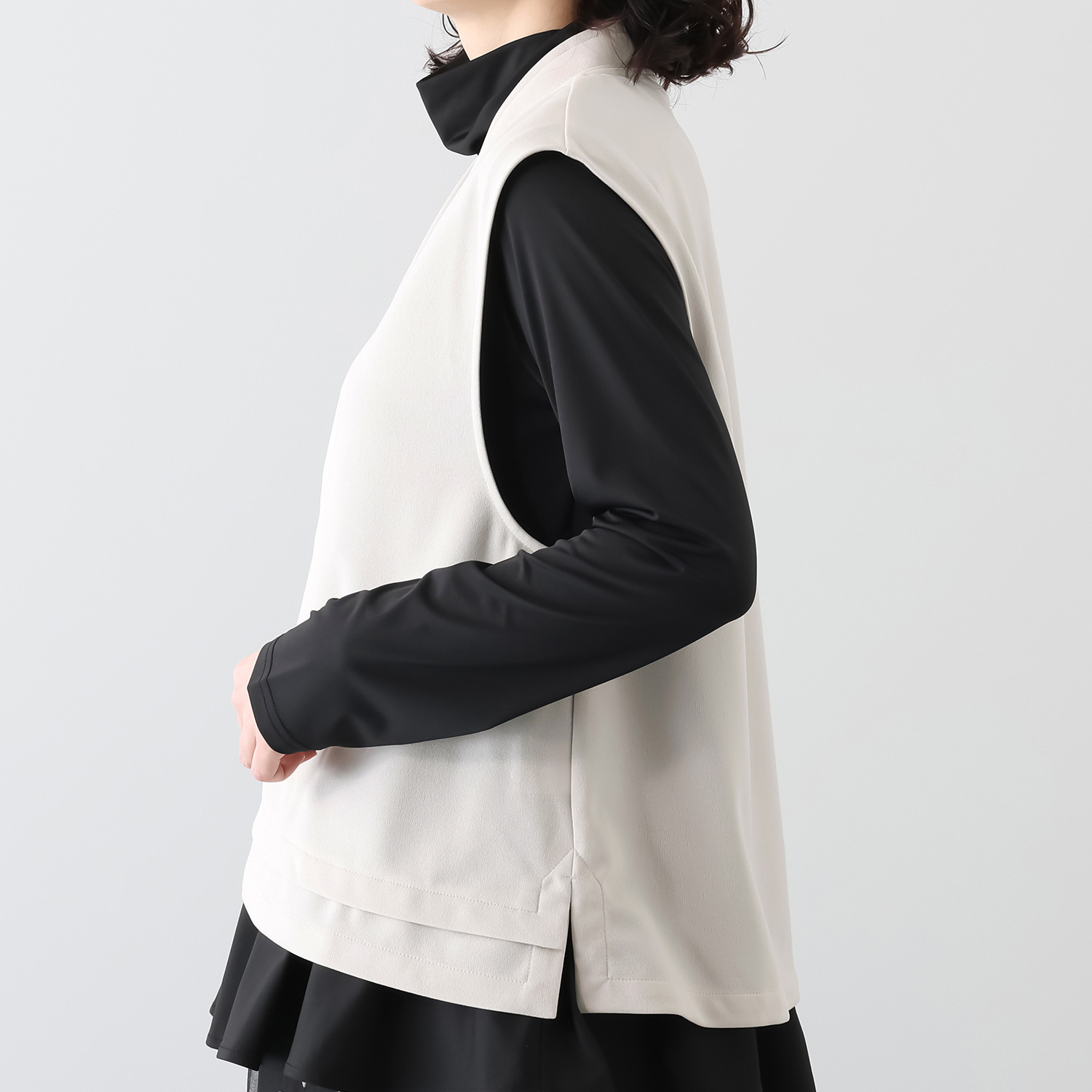 ミミコプラス 軽さとドレープ際立つ アレンジ自在 おしゃれジレ