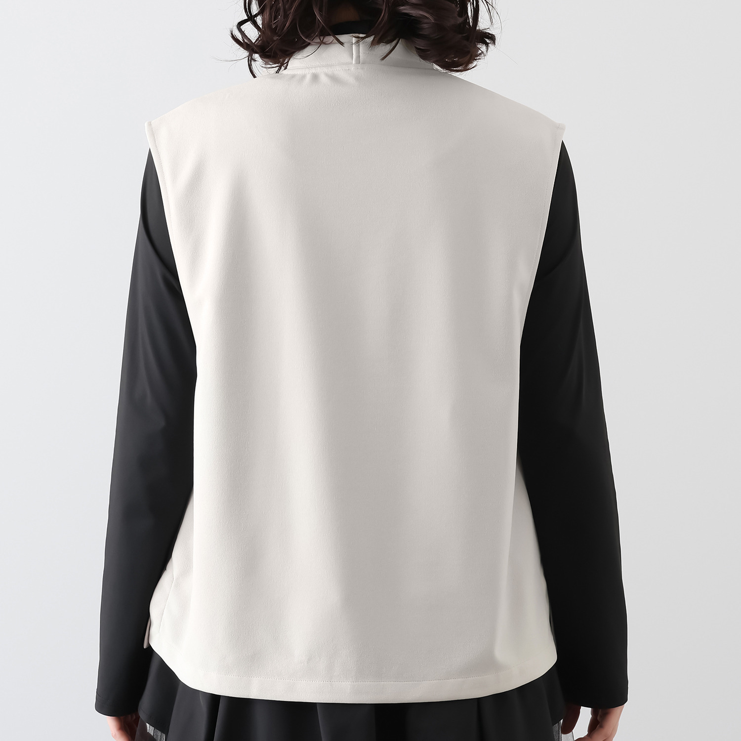 ミミコプラス 軽さとドレープ際立つ アレンジ自在 おしゃれジレ