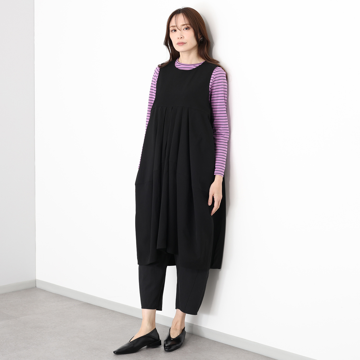 ヒロコ　デシネール シボ感のあるしなやか素材 タックドレープが流れる バレルシルエット ジャンドレワンピース