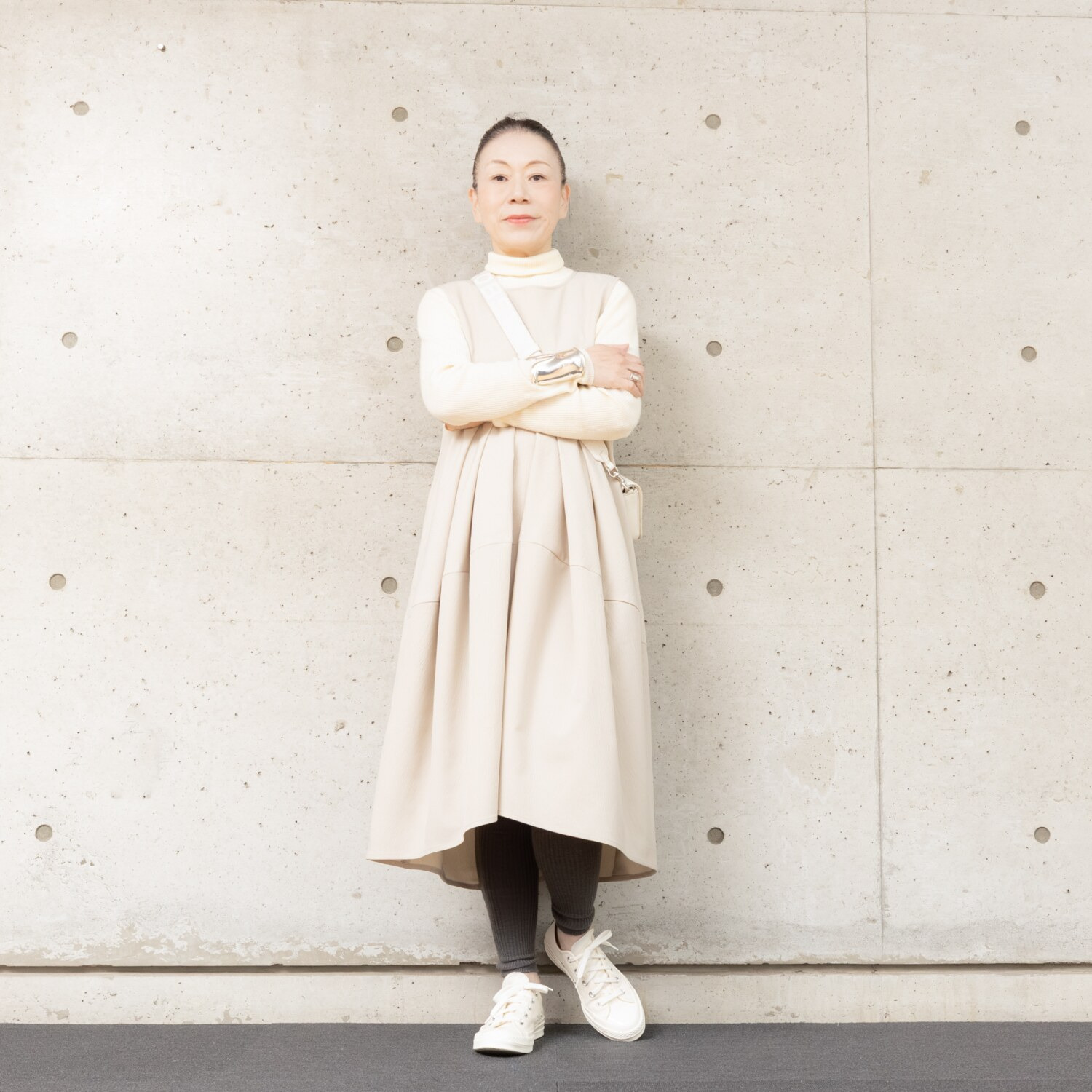 ヒロコ　デシネール シボ感のあるしなやか素材 タックドレープが流れる バレルシルエット ジャンドレワンピース