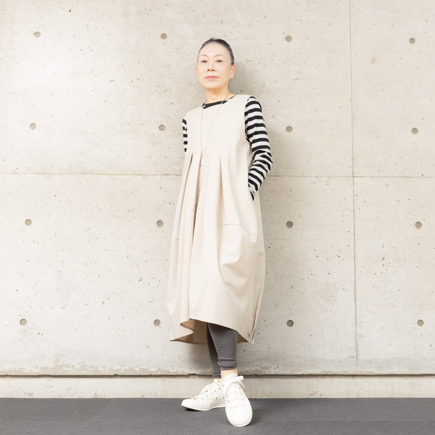 ヒロコ　デシネール シボ感のあるしなやか素材 タックドレープが流れる バレルシルエット ジャンドレワンピース