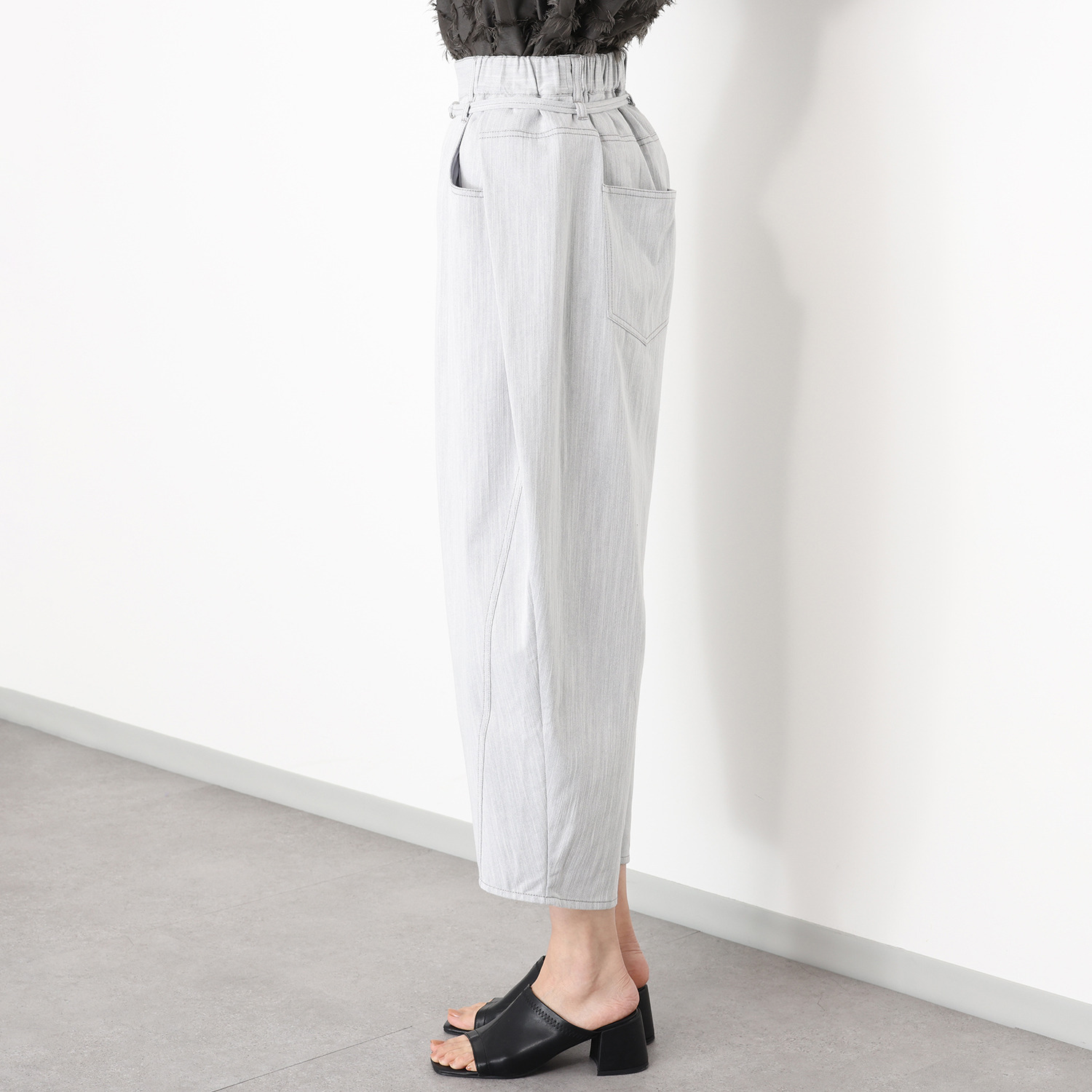 ヒロコ　デシネール ニュースラブデニム 脇タックデザイン ちょこっとモードな バレルシルエットパンツ