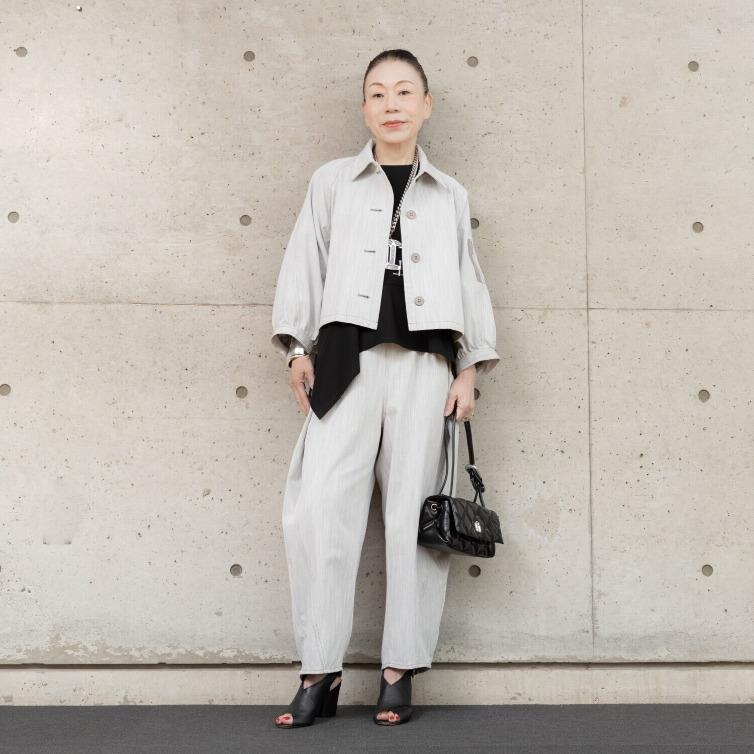 ヒロコ　デシネール ニュースラブデニム 脇タックデザイン ちょこっとモードな バレルシルエットパンツ