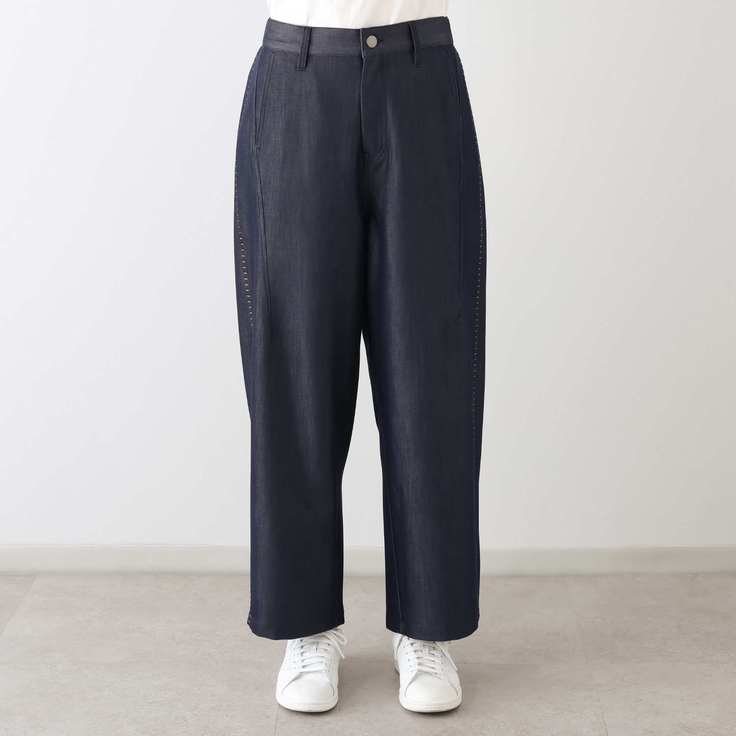 ウノ・ウノ・ドゥーエ 大人の上品カジュアル ステッチアクセント デニム調パンツ