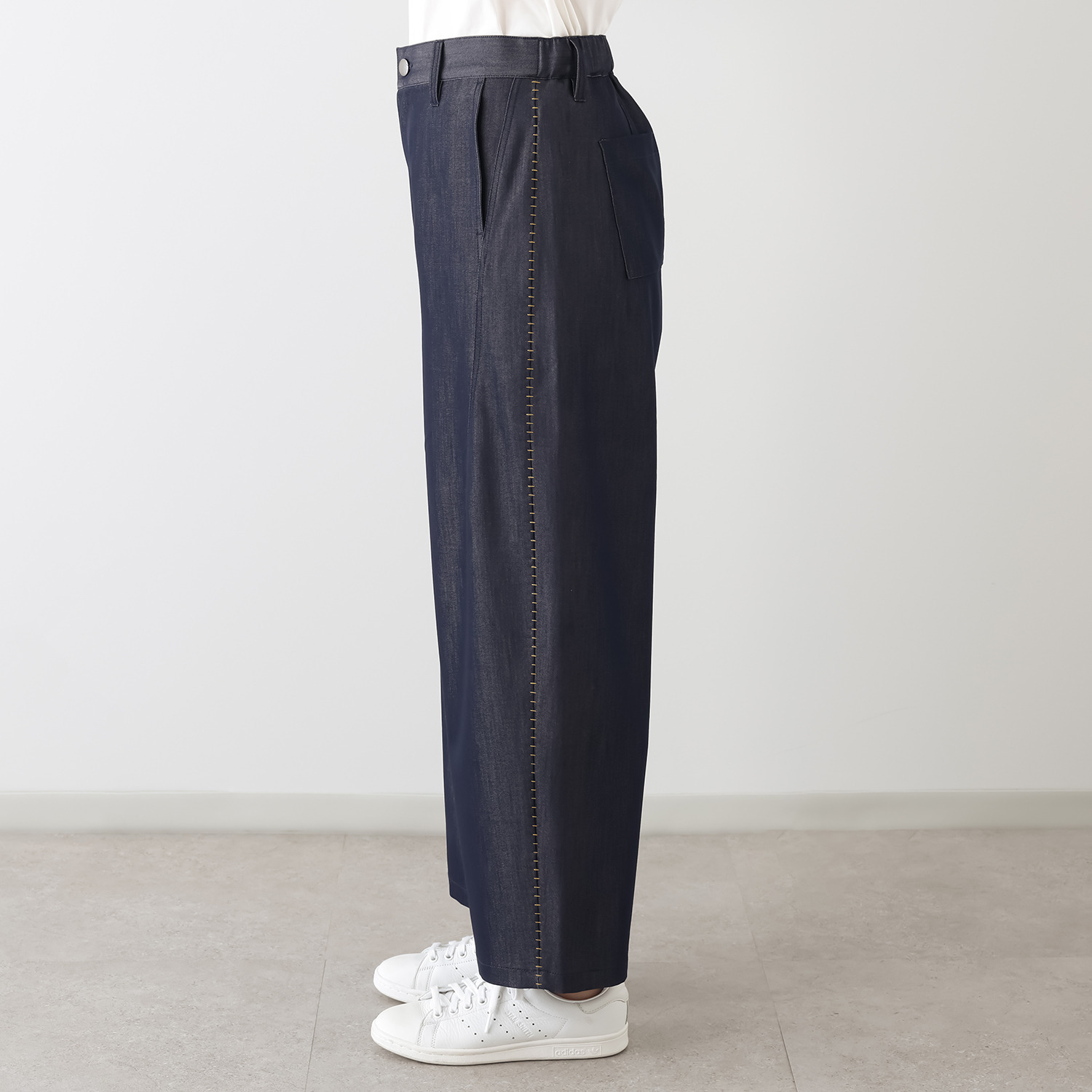 ウノ・ウノ・ドゥーエ 大人の上品カジュアル ステッチアクセント デニム調パンツ