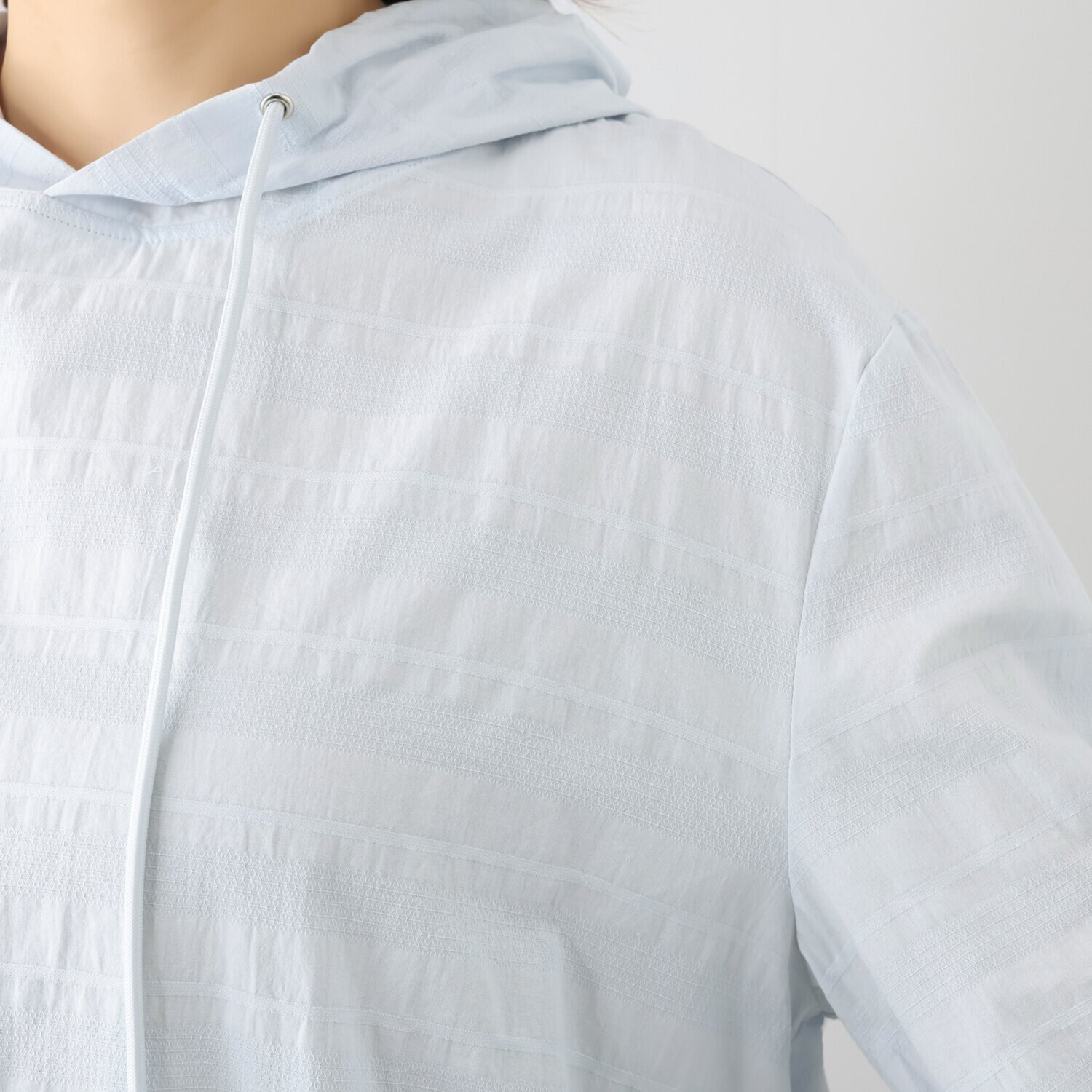 ウノ・ウノ・ドゥーエ 変わり織りボーダー 軽やかコットン パーカー