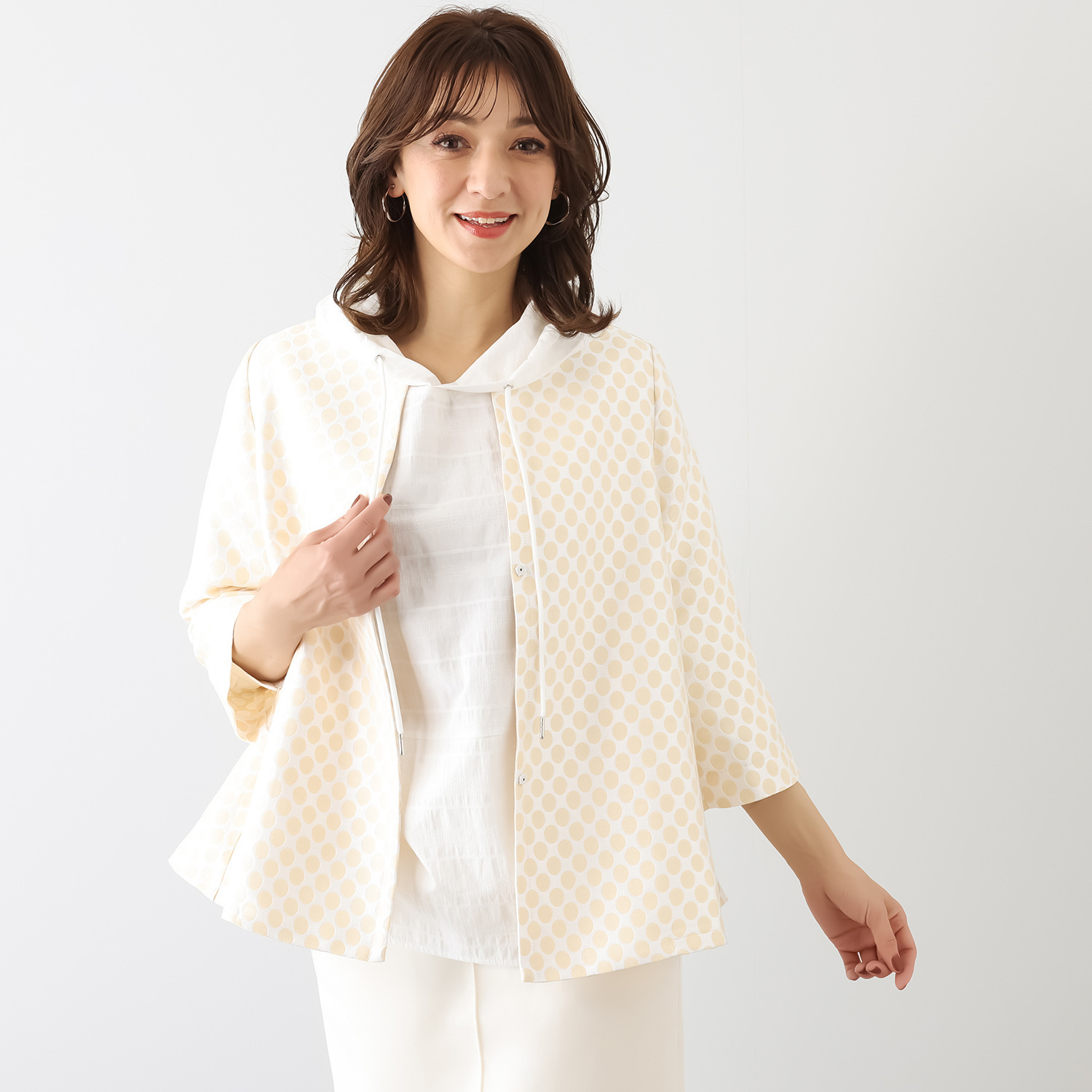 ウノ・ウノ・ドゥーエ 大人の上品ドット フレアーミドルジャケット
