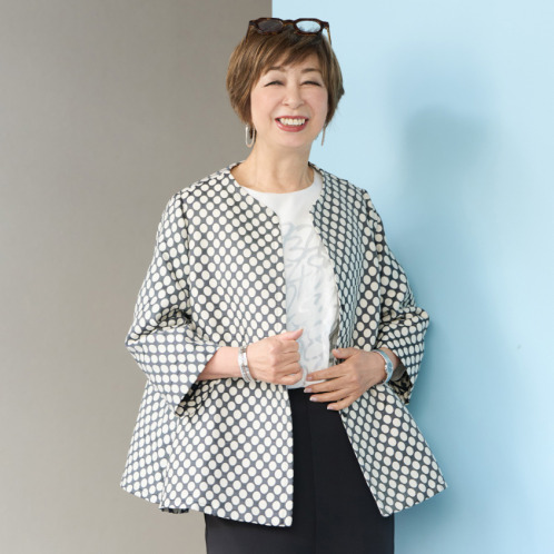 ウノ・ウノ・ドゥーエ 大人の上品ドット フレアーミドルジャケット