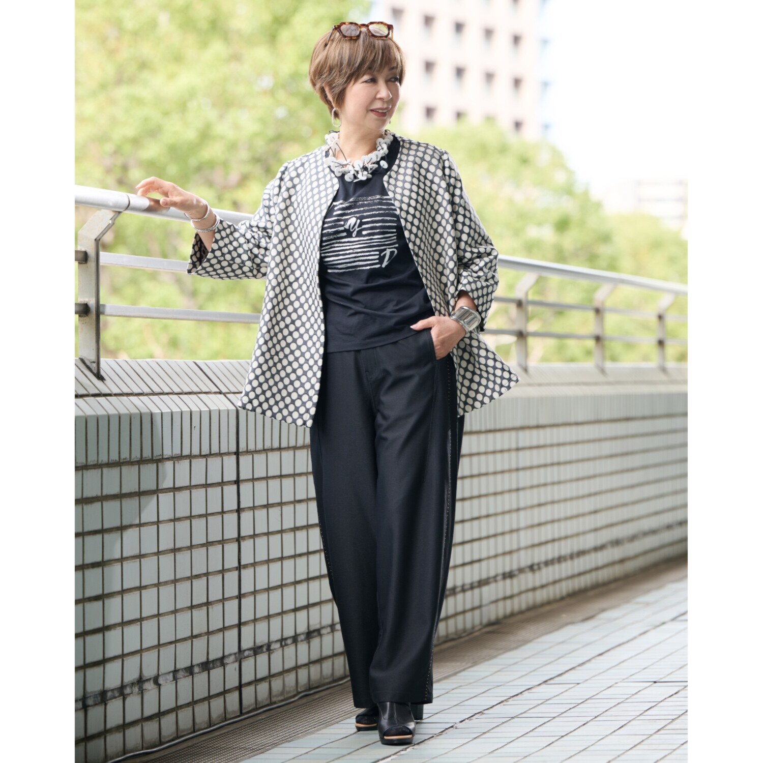 ウノ・ウノ・ドゥーエ 大人の上品ドット フレアーミドルジャケット