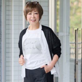 ウノ・ウノ・ドゥーエ 七分袖 モティーフロゴＴシャツ