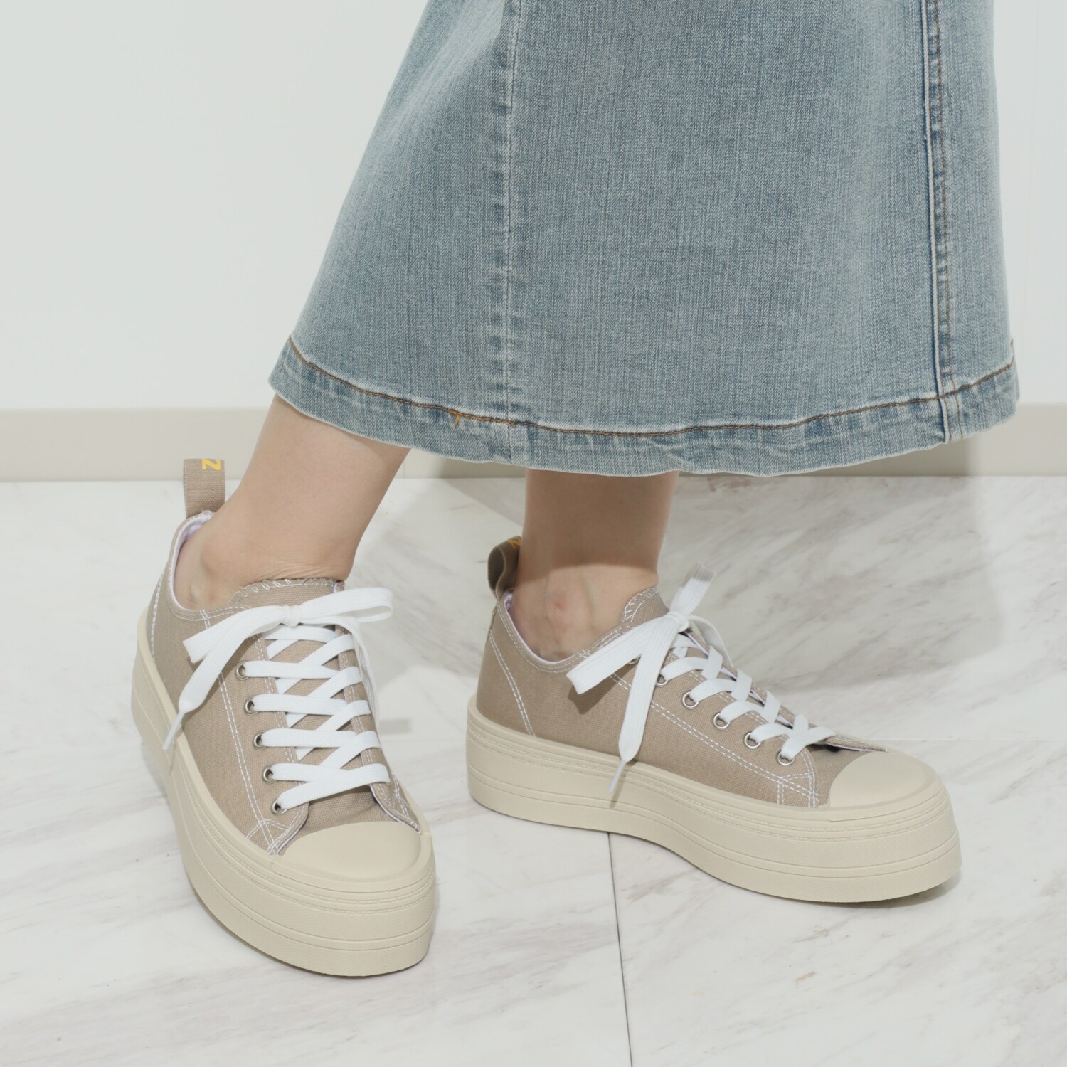 ズッカクラブ 自然にスタイルアップ 大人のための 厚底キャンバススニーカー