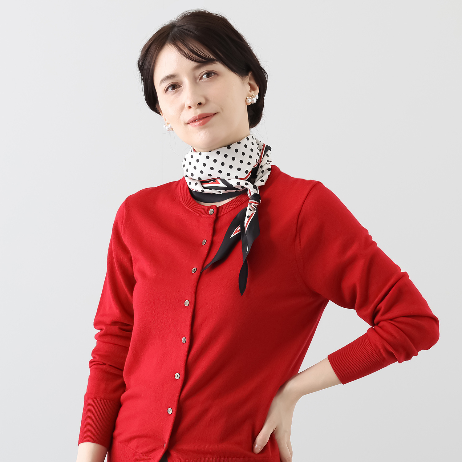 ヘ・エラ シルク１００％ 簡単・おしゃれ アレンジ幅が広がる！ 菱形スカーフ