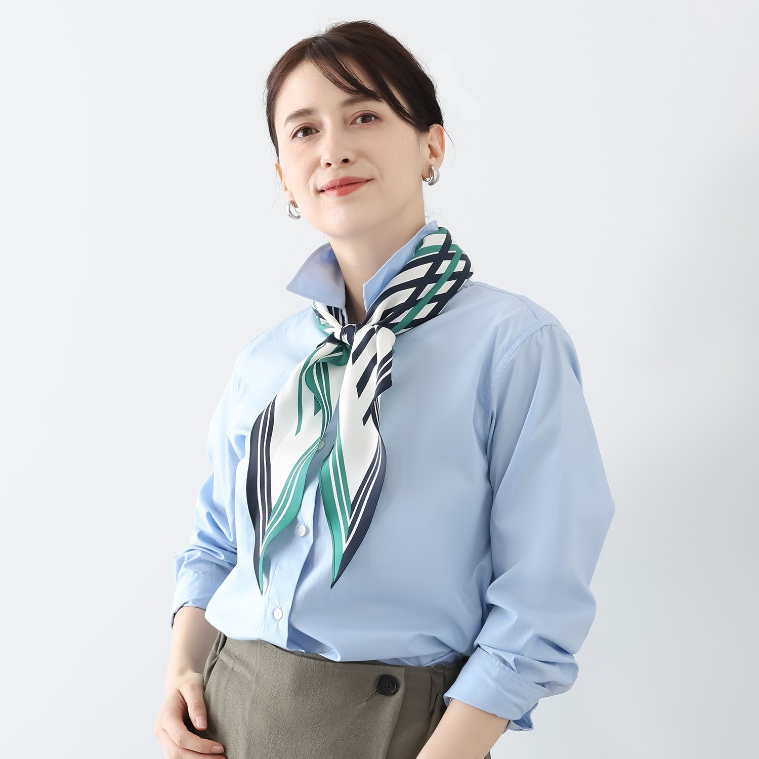 ヘ・エラ シルク１００％ 簡単・おしゃれ アレンジ幅が広がる！ 菱形スカーフ