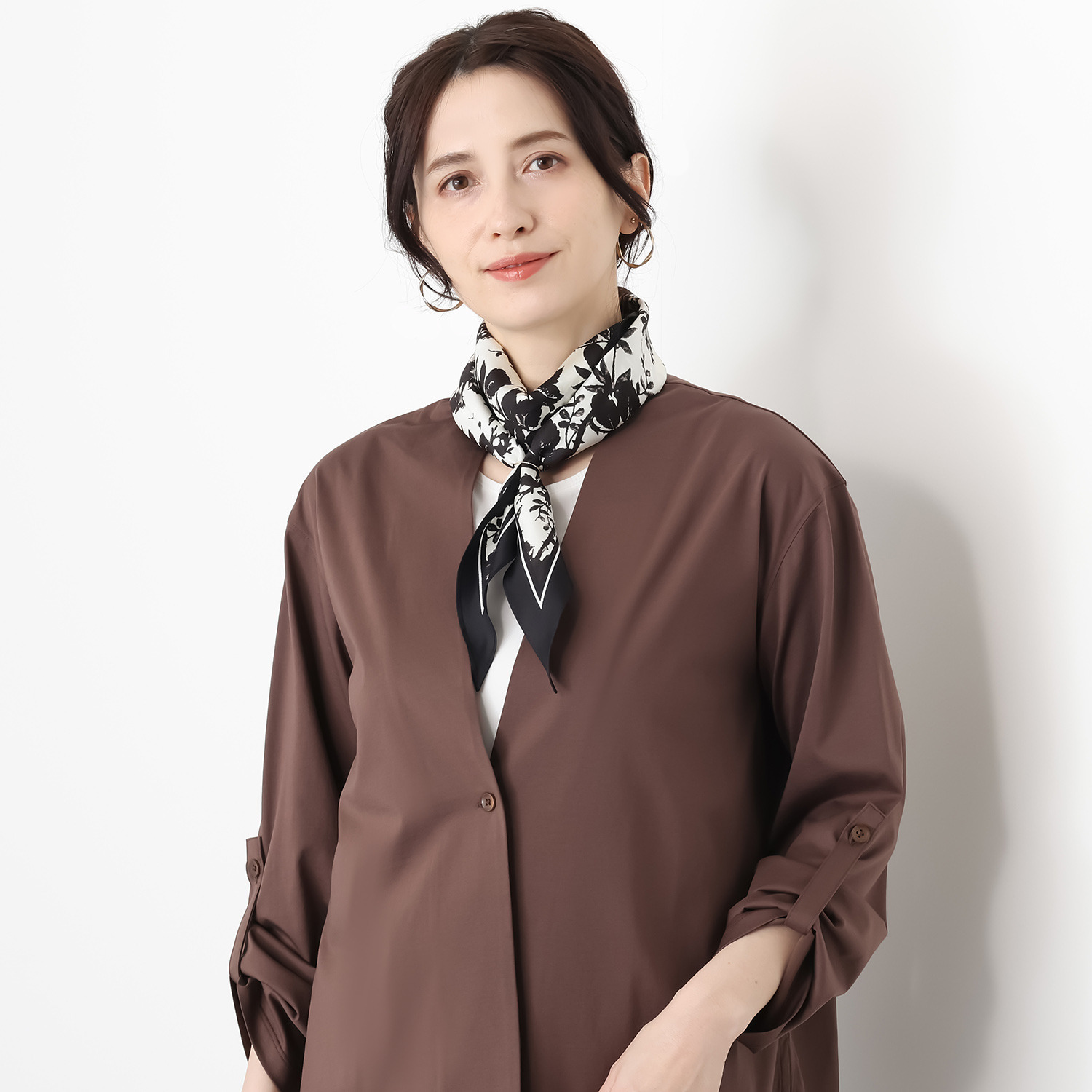 ヘ・エラ シルク１００％ 簡単・おしゃれ アレンジ幅が広がる！ 菱形スカーフ