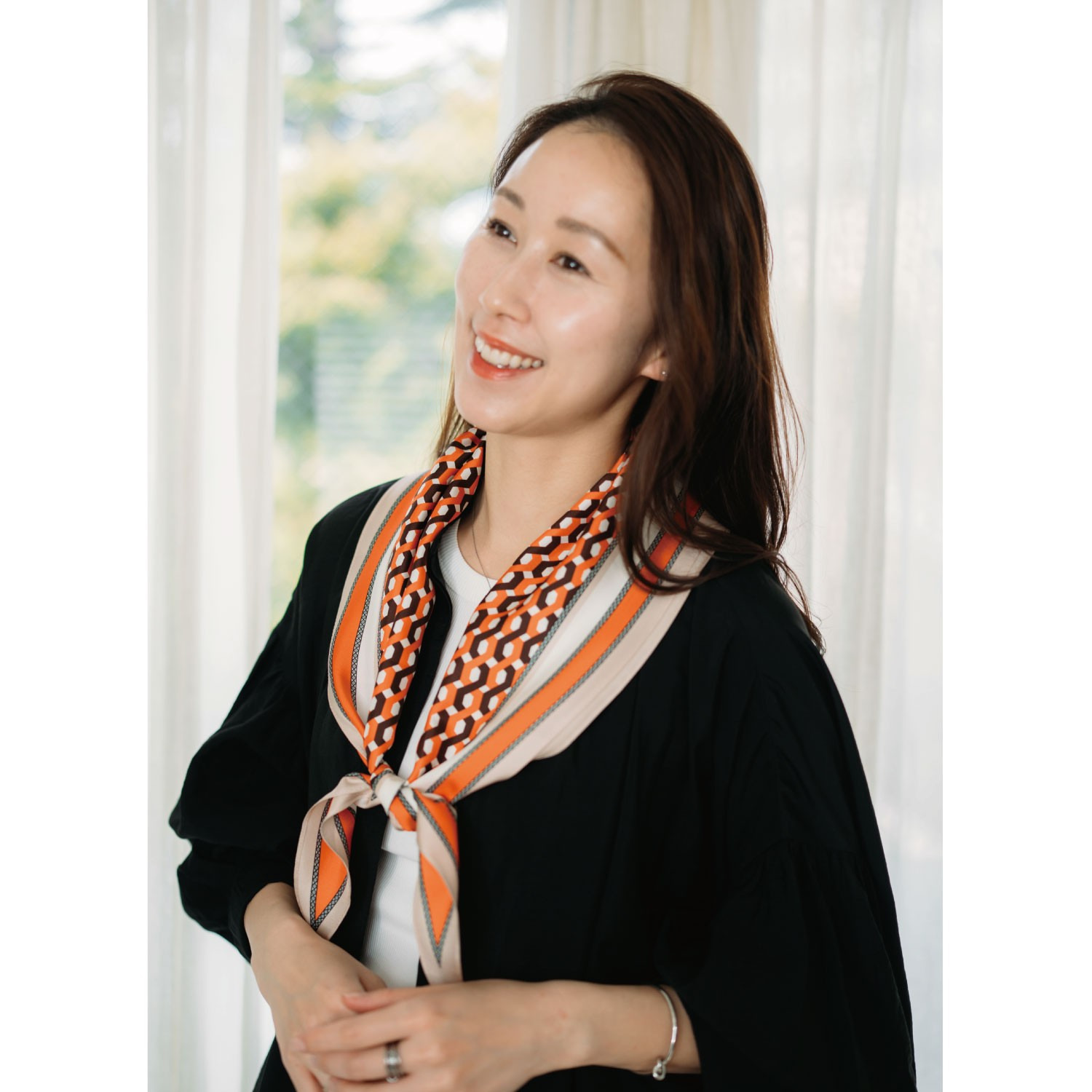 ヘ・エラ シルク１００％ 簡単・おしゃれ アレンジ幅が広がる！ 菱形スカーフ