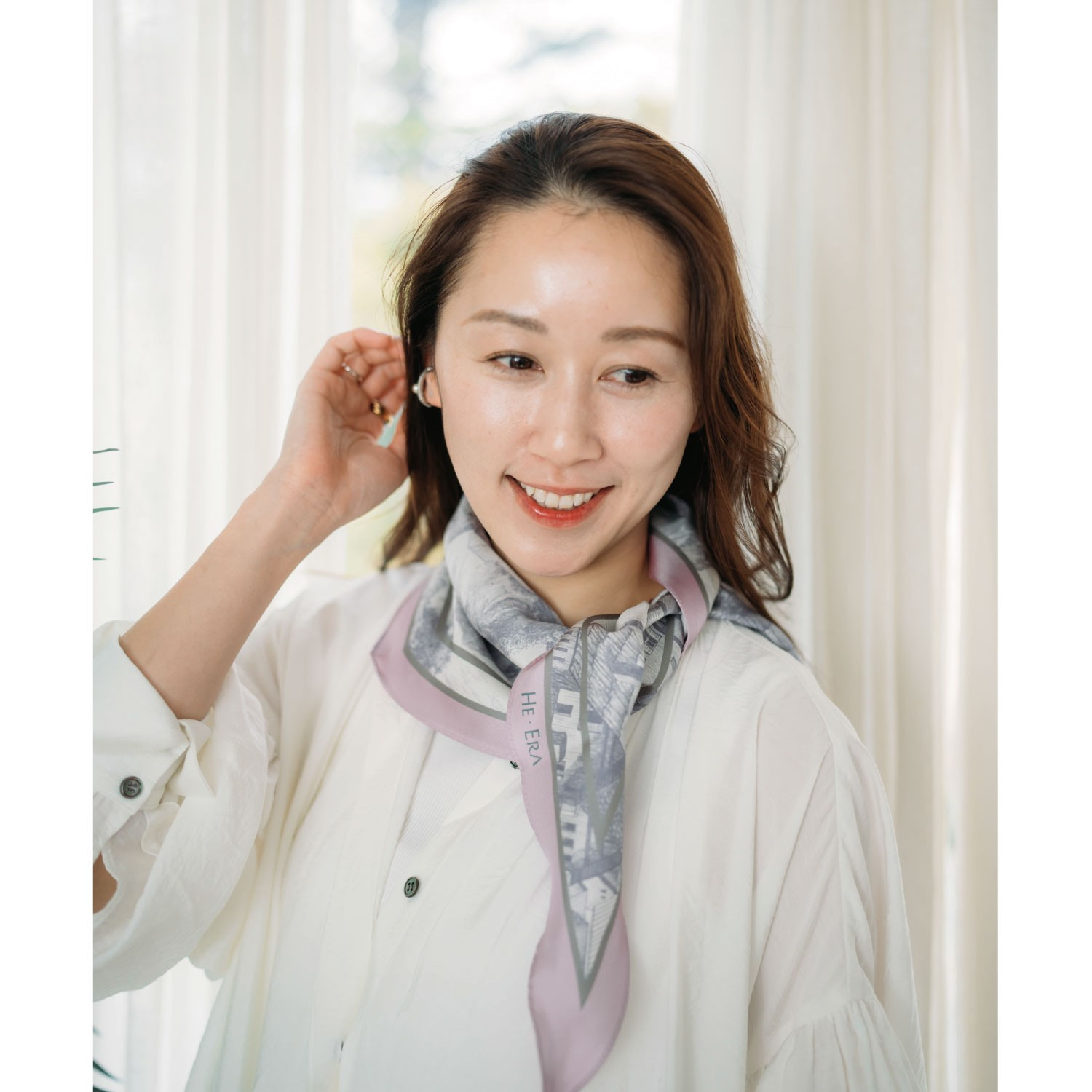 ヘ・エラ シルク１００％ 簡単・おしゃれ アレンジ幅が広がる！ 菱形スカーフ