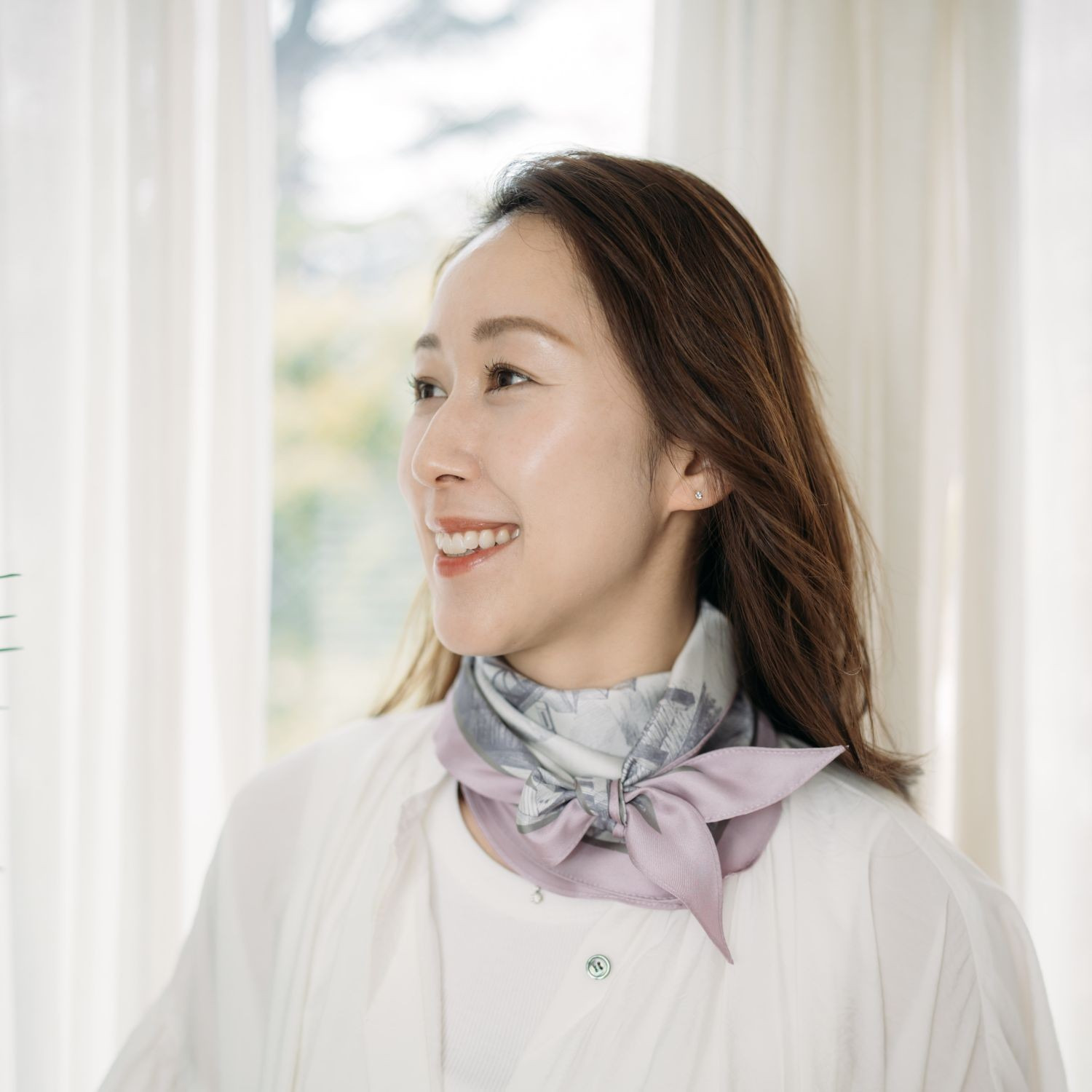 ヘ・エラ シルク１００％ 簡単・おしゃれ アレンジ幅が広がる！ 菱形スカーフ