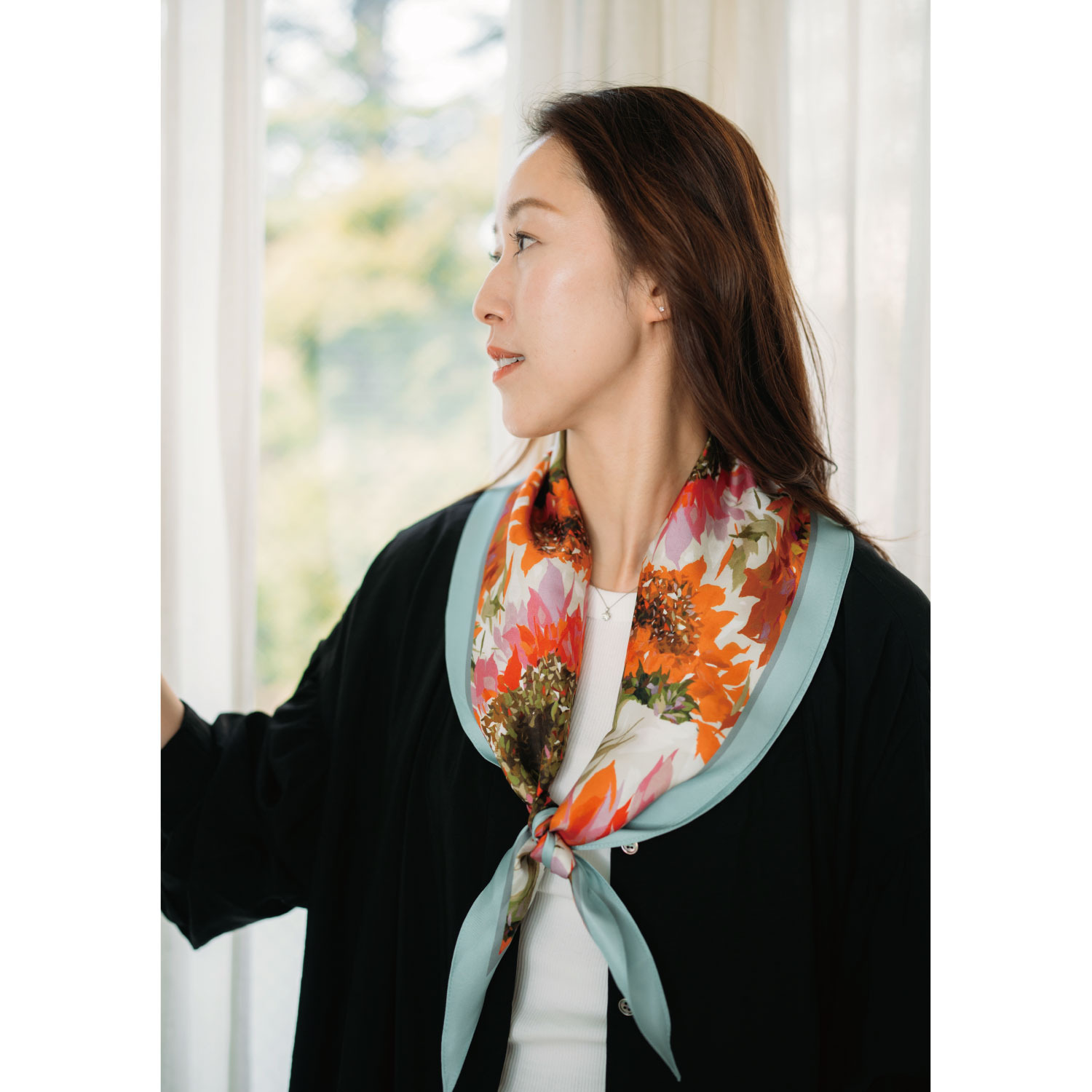 ヘ・エラ シルク１００％ 簡単・おしゃれ アレンジ幅が広がる！ 菱形スカーフ