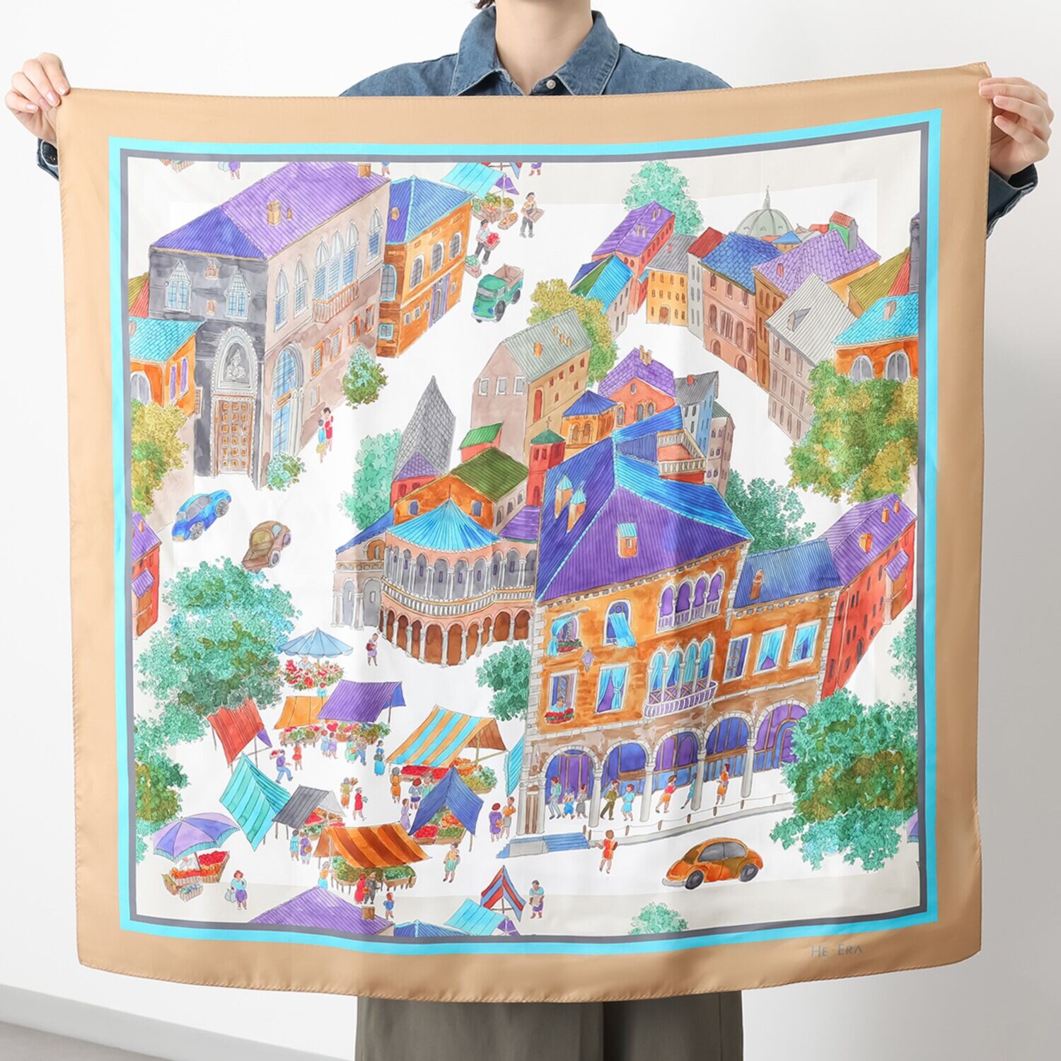 ヘ・エラ シルク１００％ 彩りがあなたを包む スクエア大判スカーフ