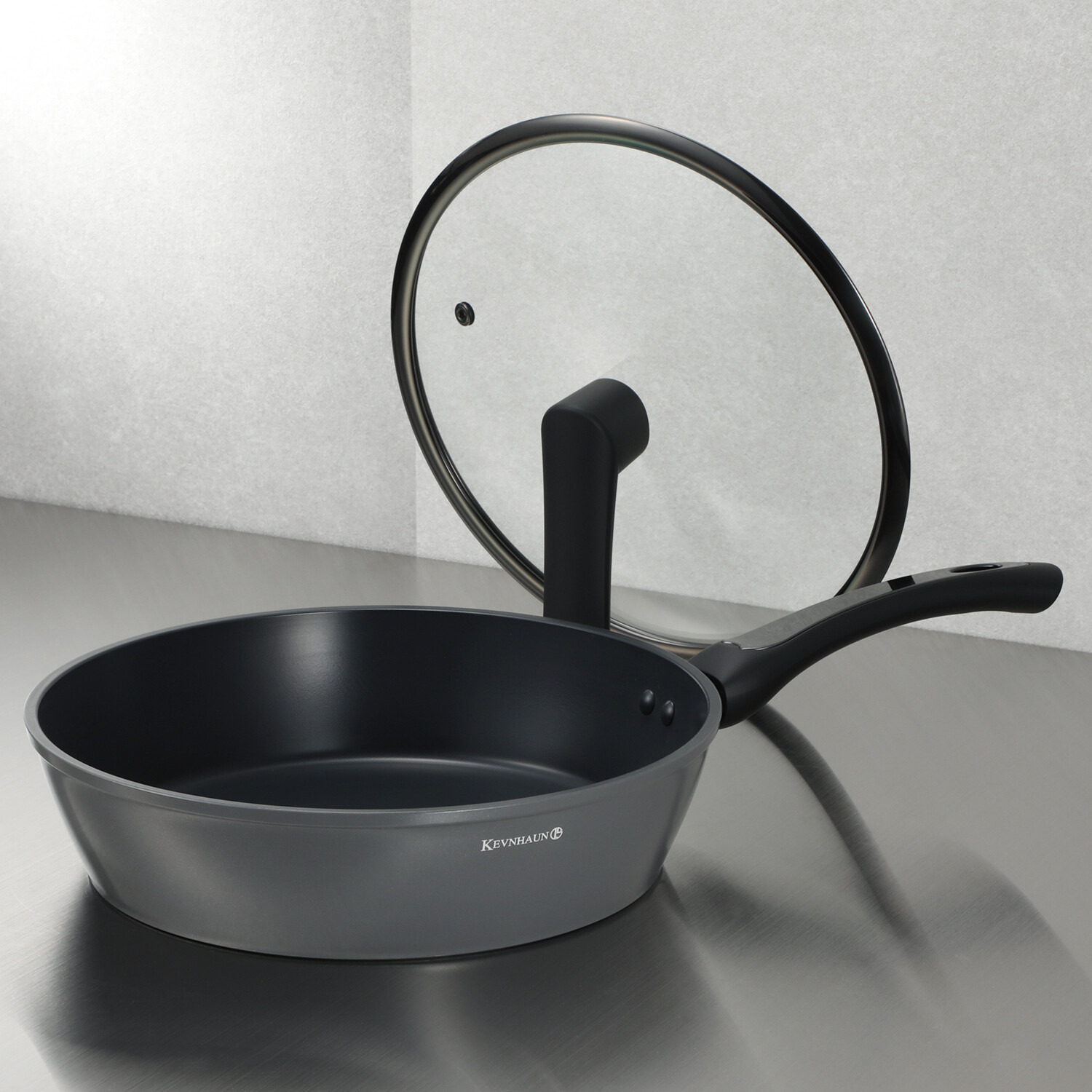 常識をくつがえす！ 内側ノンコーティングで 強火調理・金属ヘラＯＫ！ プラズマプロフライパン ２６ｃｍ蓋付