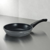 常識をくつがえす！ 内側ノンコーティングで 金属ヘラＯＫ！ プラズマプロフライパン ２０ｃｍ