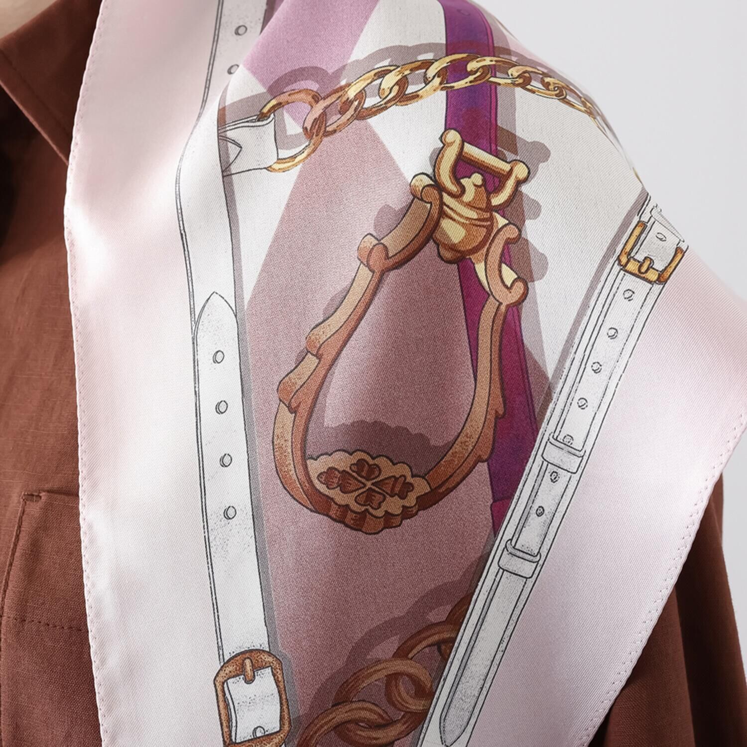 ミラ・ショーン シルク１００％ リバーシブル トライアングルスカーフ