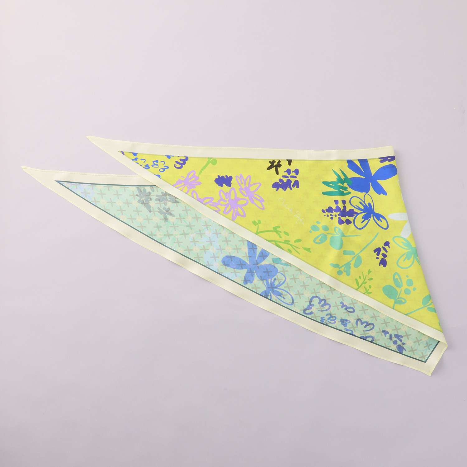 ミラ・ショーン シルク１００％ リバーシブル トライアングルスカーフ