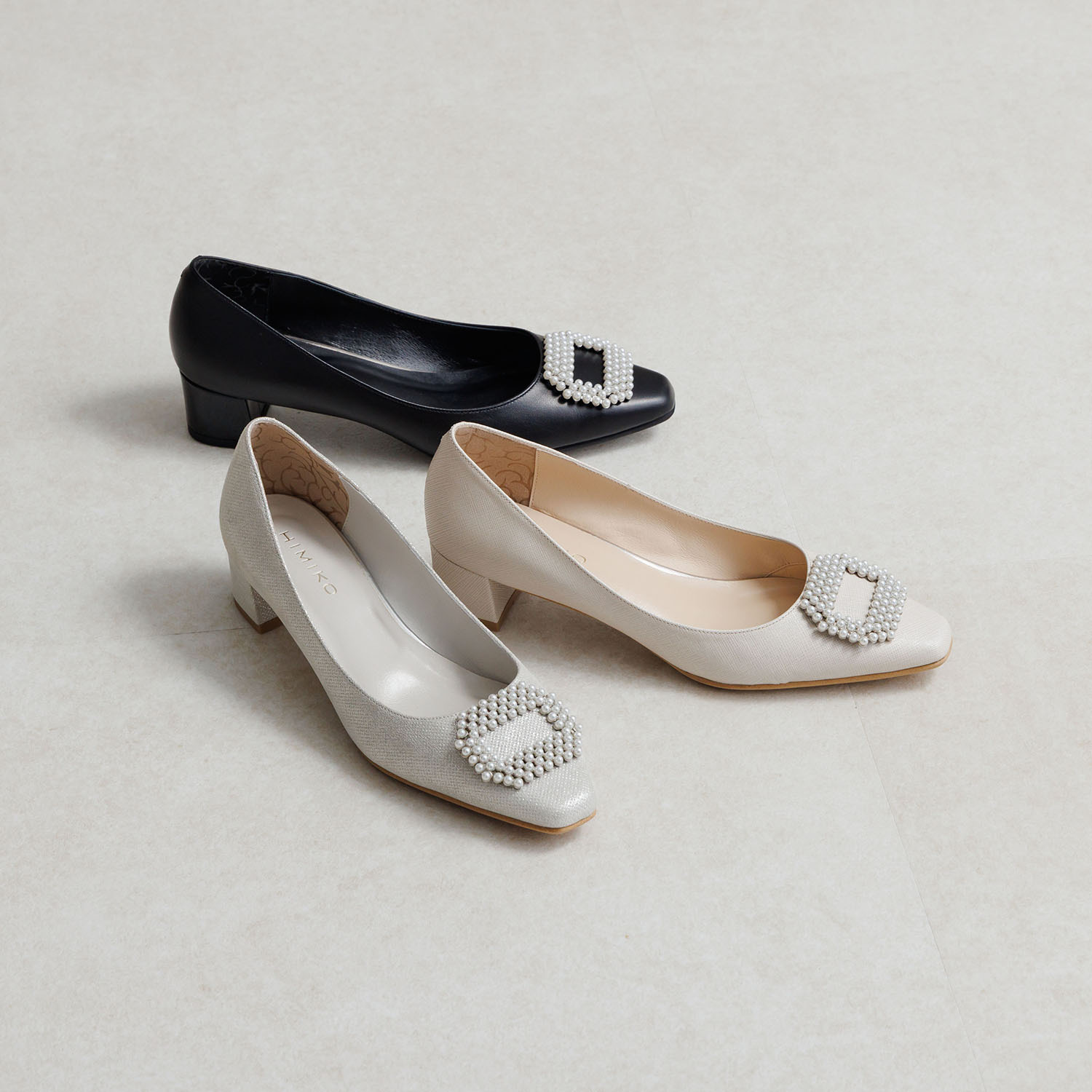 卑弥呼 はっ水レザー ４ｃｍヒール パールビジュウパンプス