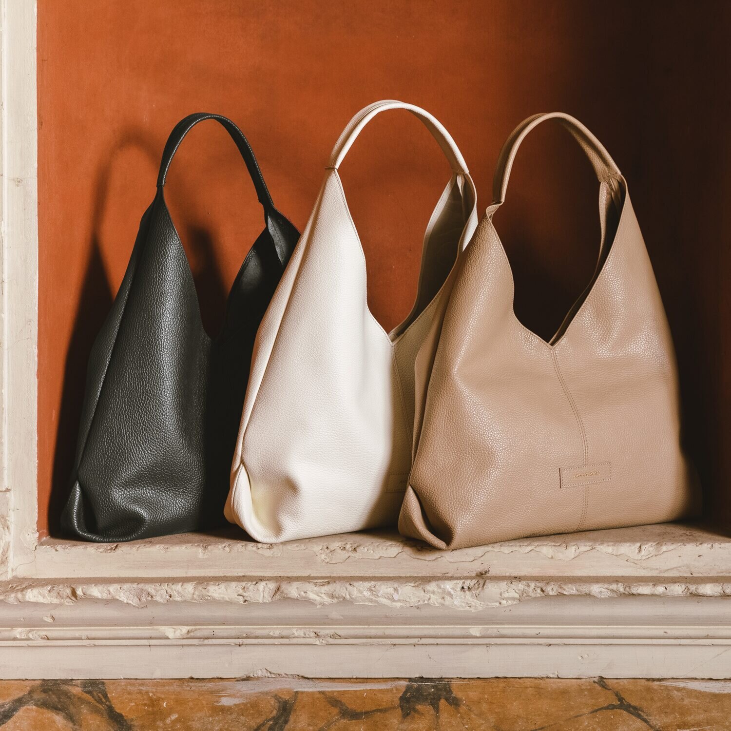 アンナヴィルジリ イタリア製 モノグラムポーチバッグ＆ カーフシュリンク型押し トートバッグ “ジョイア”