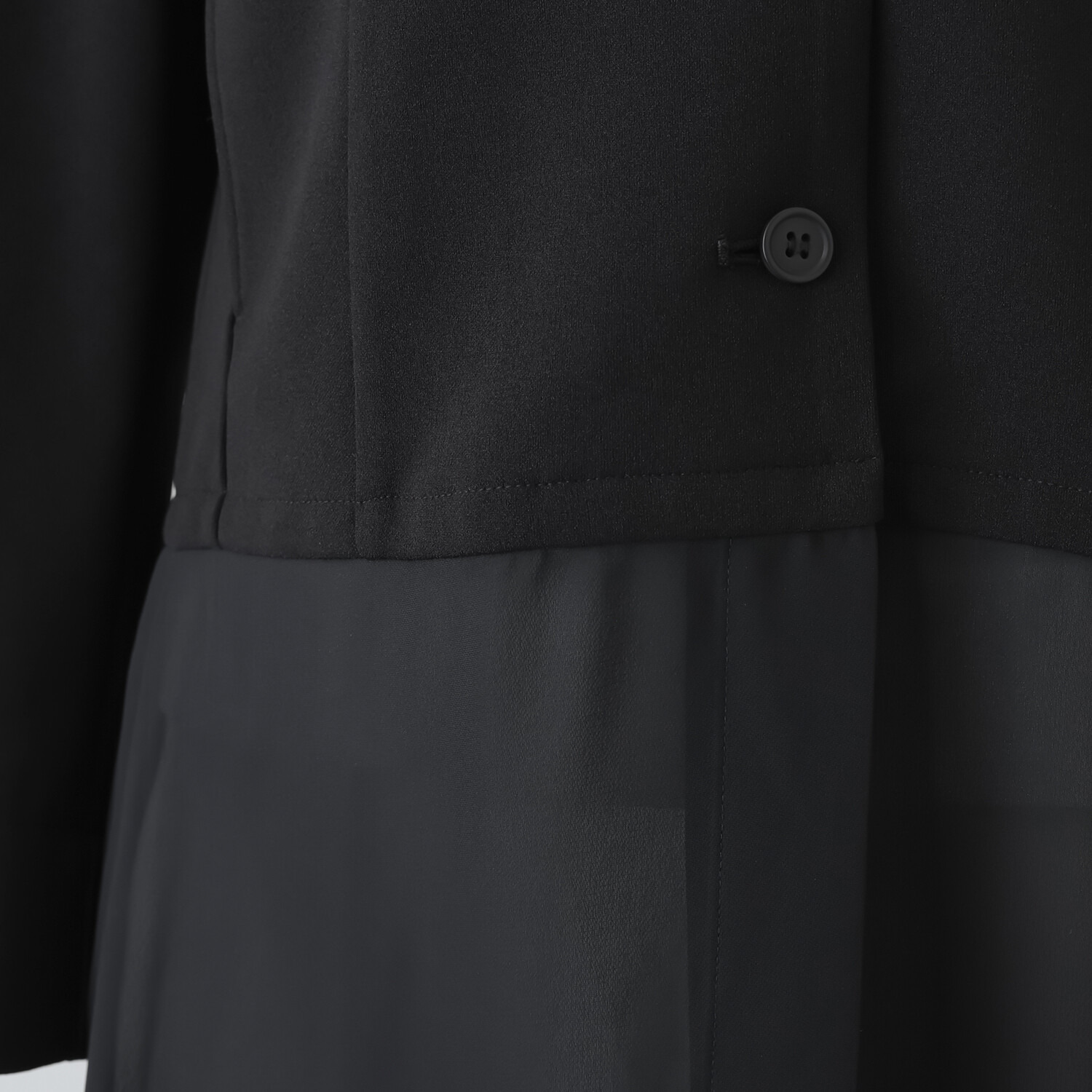 ミニマライズプラス 春らしい軽やかさ トレンドを取り入れた 大人スタイリッシュな 異素材使いの ロングコート