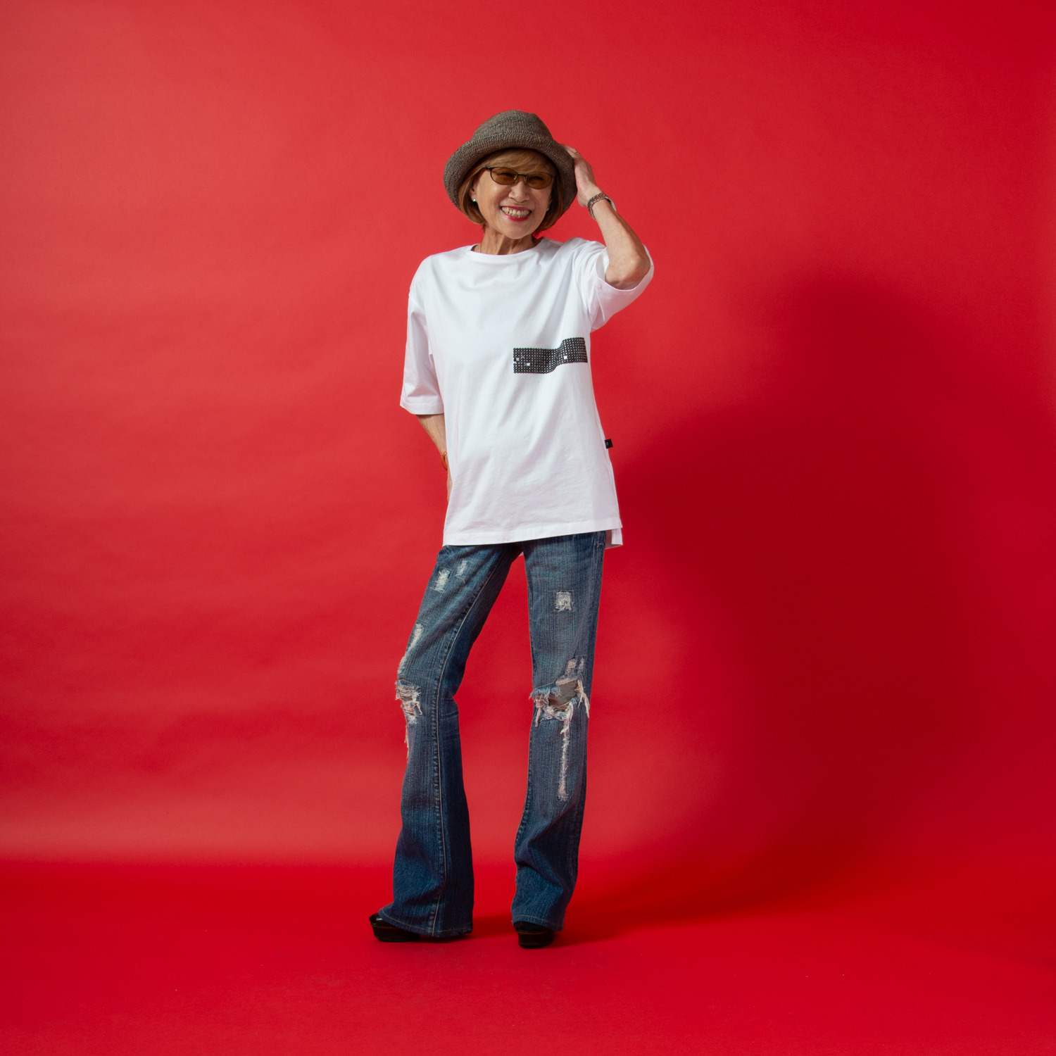 ミニマライズプラス ちょっとモード感をプラス 着心地を大切にし 軽やかさを意識 控えめなスパンコールを ほどこしたプルオーバー