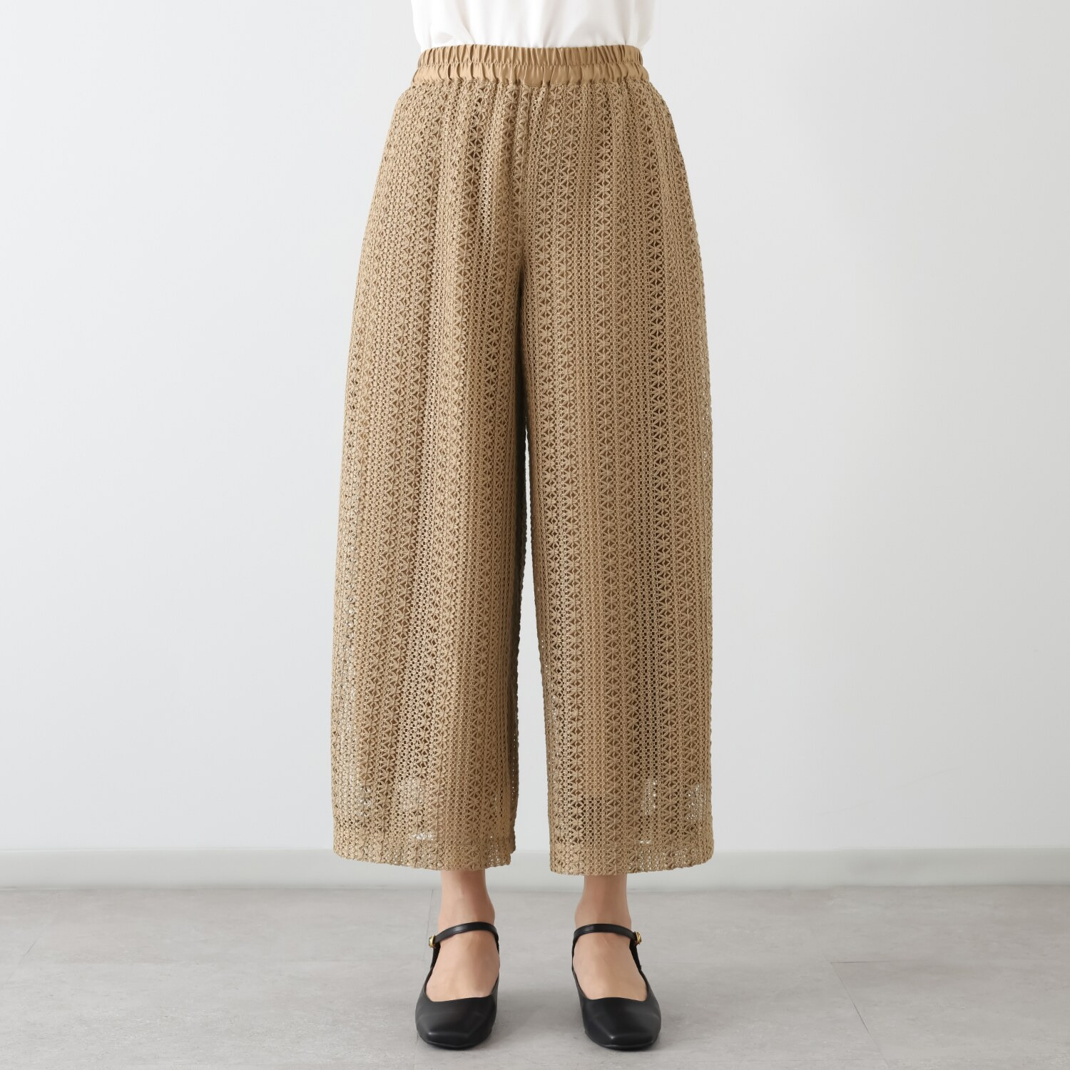 ミニマライズプラス 立体感のあるレース使いで 甘さの中に シャープさが光る モードなパンツ