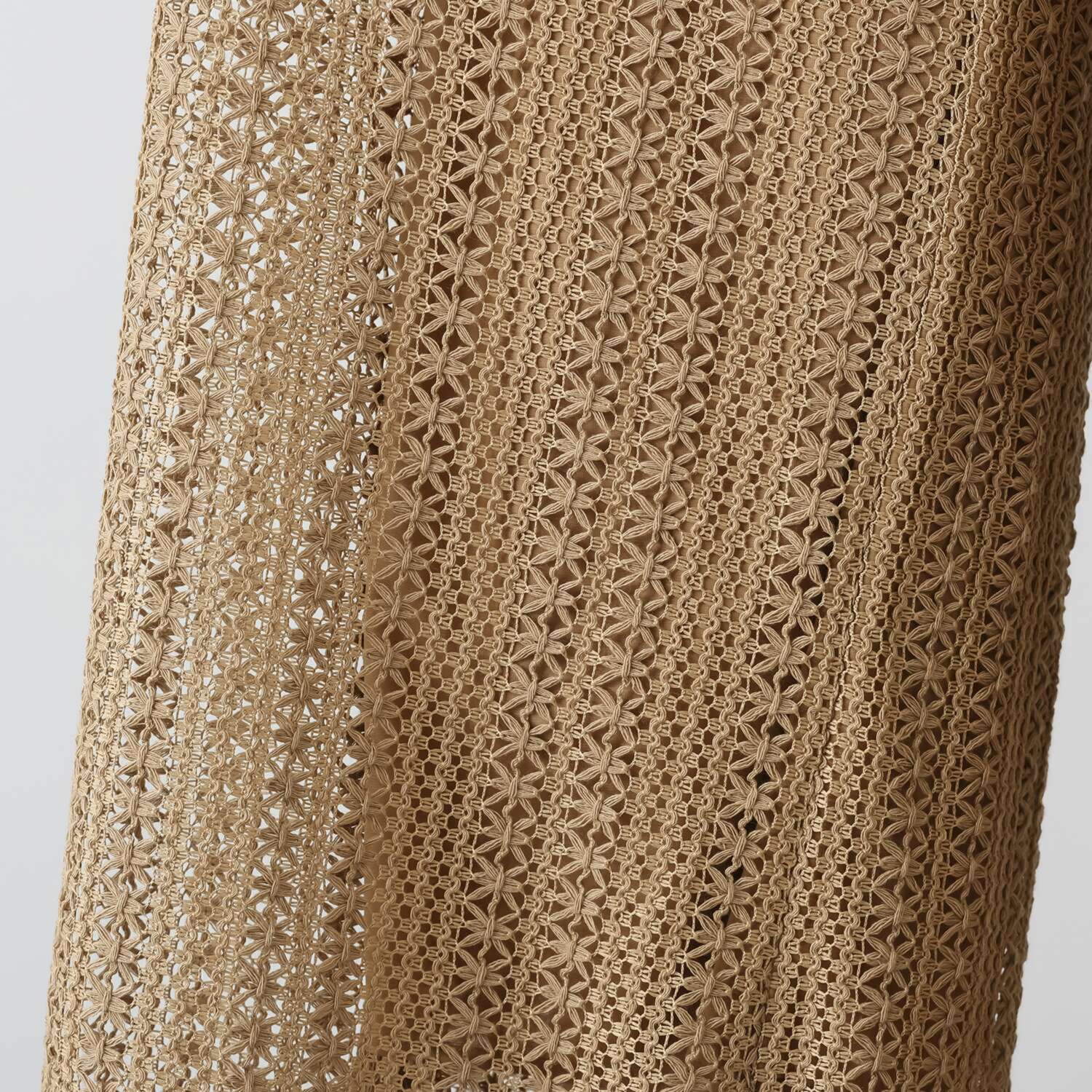 ミニマライズプラス 立体感のあるレース使いで 甘さの中に シャープさが光る モードなパンツ