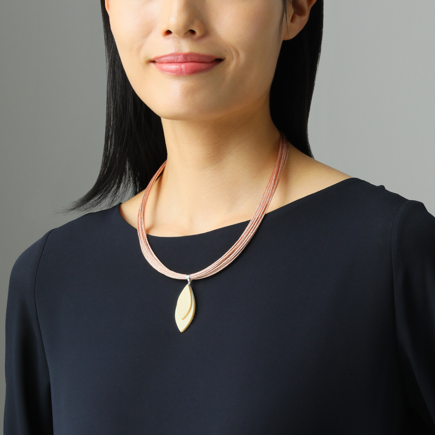 上方象牙 象牙 リーフモティーフ コードペンダント