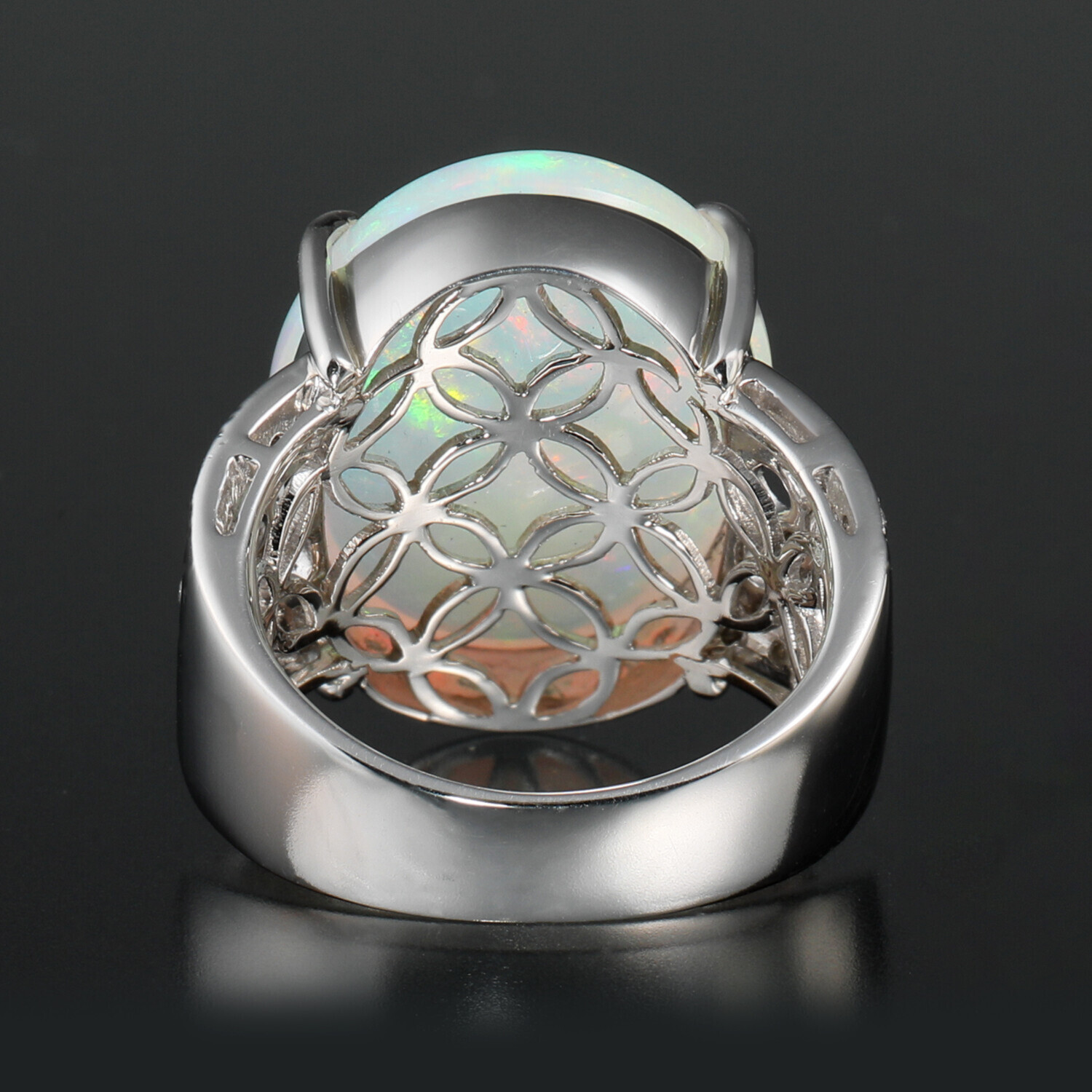 サープライズ プラチナ９００ オパール＆ ダイヤモンド オーバルカボションリング