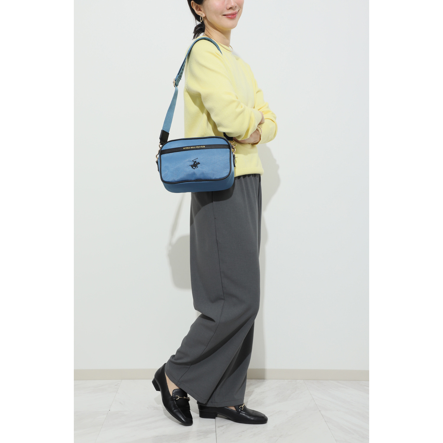 ビバリーヒルズ ポロクラブ ホースチャーム付 外出にちょうど良い 軽量ショルダーバッグ