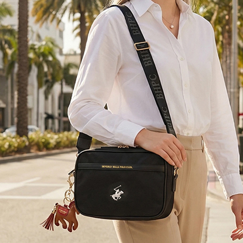 ビバリーヒルズ ポロクラブ ホースチャーム付 外出にちょうど良い 軽量ショルダーバッグ