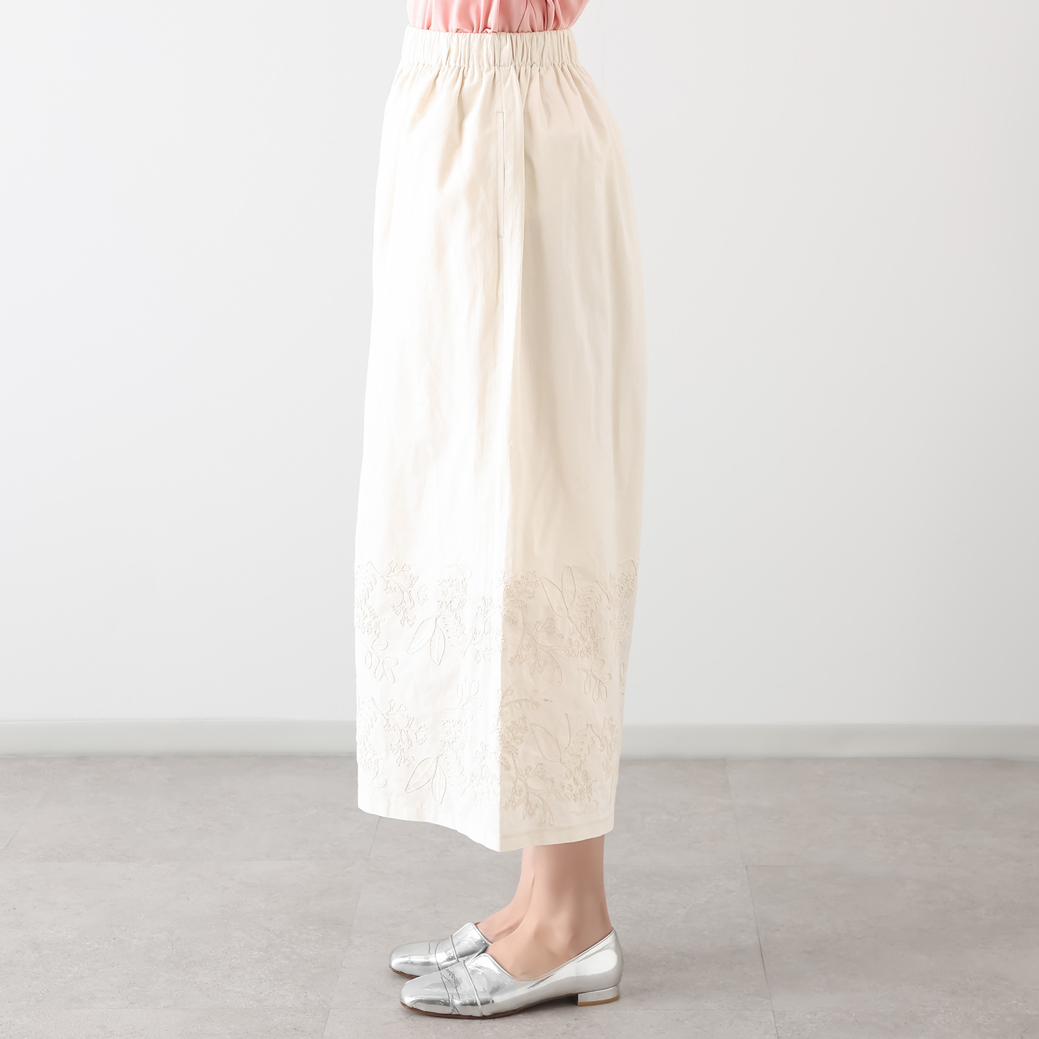 エバーグリーン エバーモア リーフ柄刺しゅう ワイドパンツ