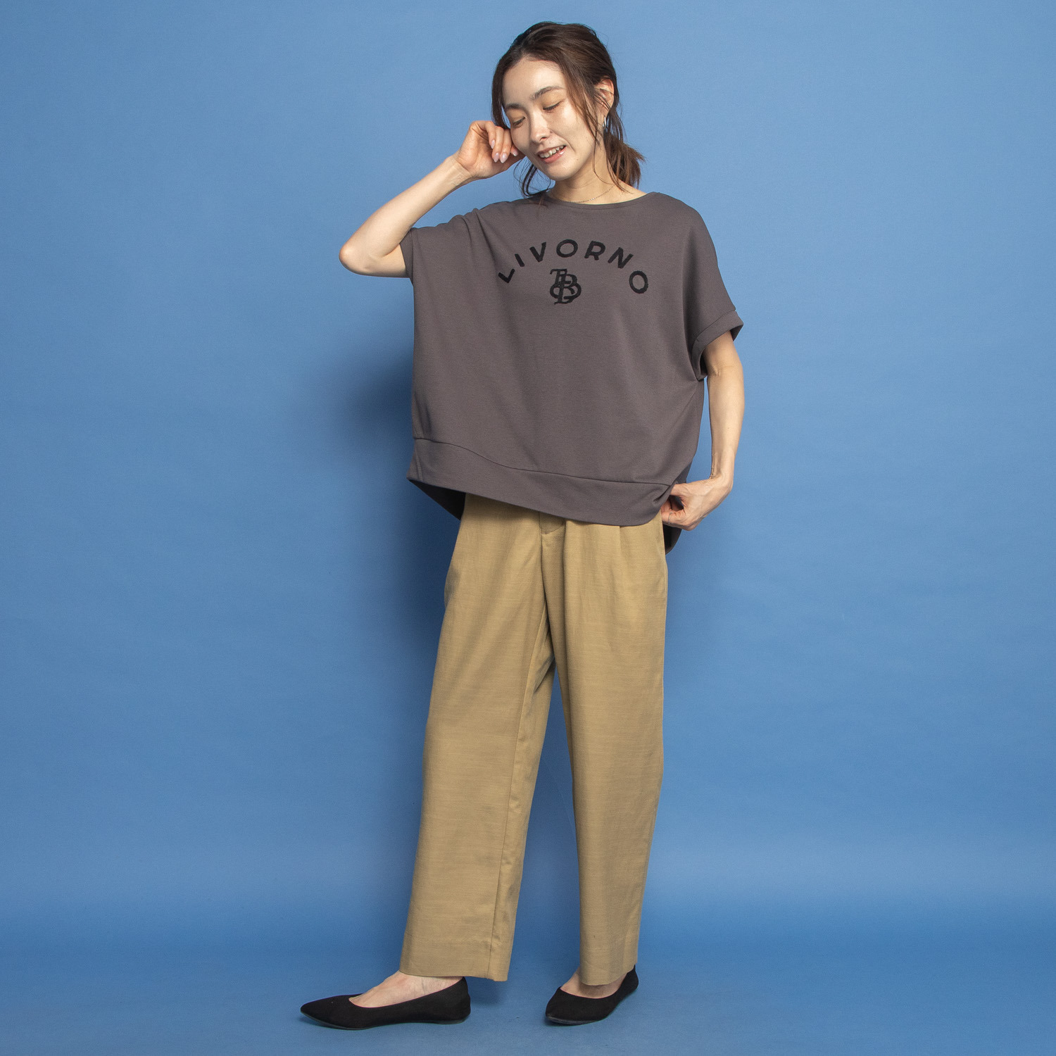 オンザビーバイサマーミー 大人のカジュアルを シックに装う ワイドストレートパンツ