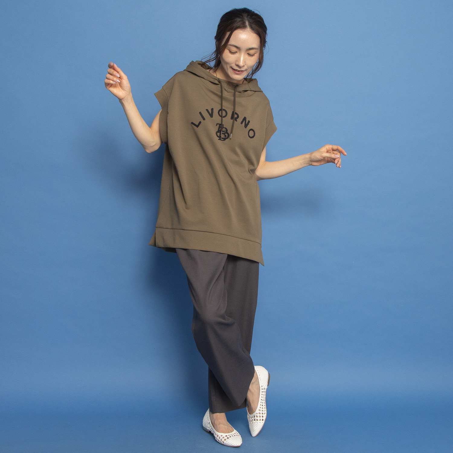 オンザビーバイサマーミー 大人のカジュアルを シックに装う ワイドストレートパンツ