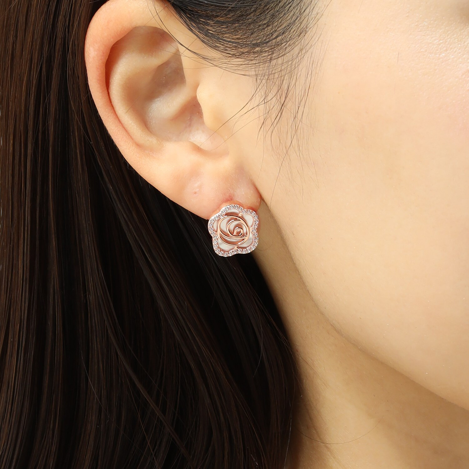 ルチェルーナ シルバー マザーオブパール＆ＣＺ アクアティックフラワー デザインピアス