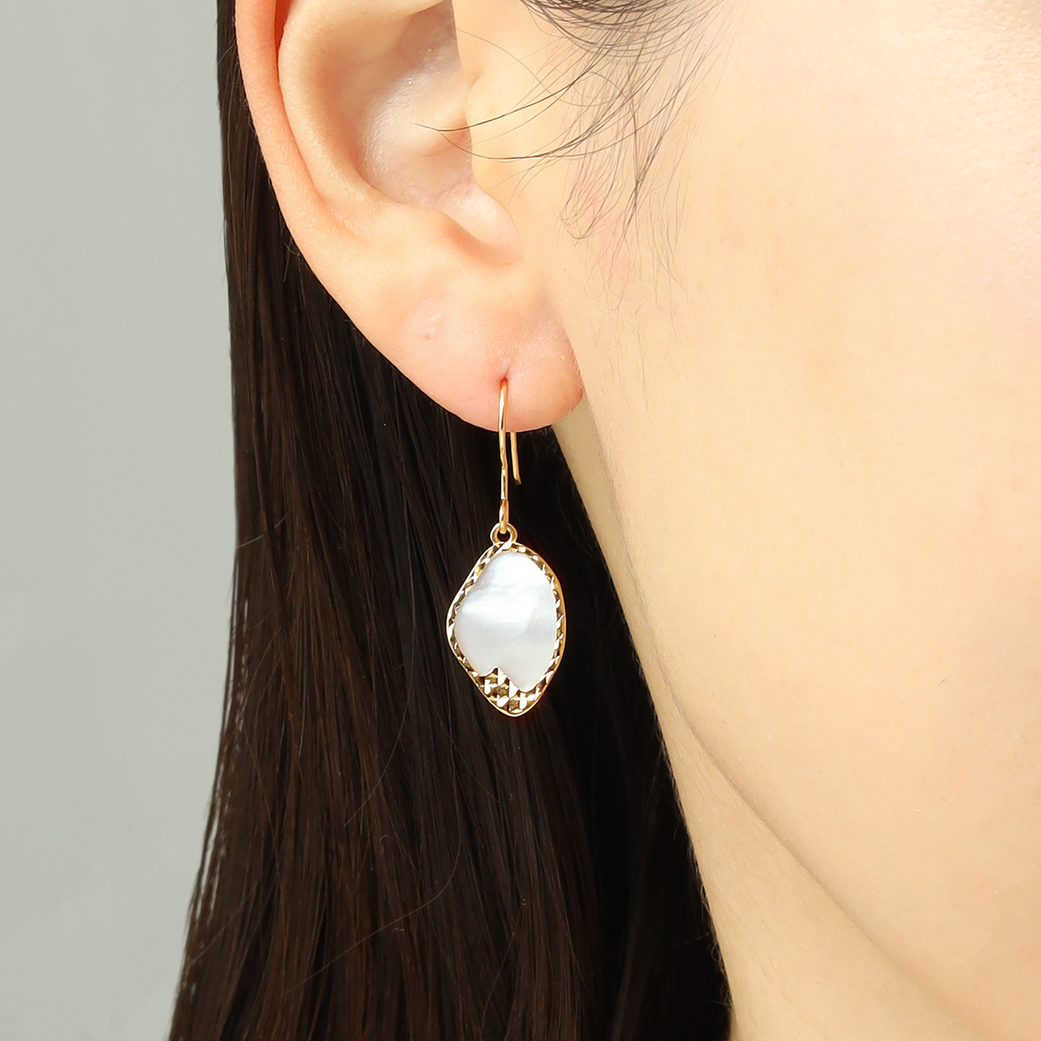 ルチェルーナ シルバー マザーオブパール バロックカット デザインピアス