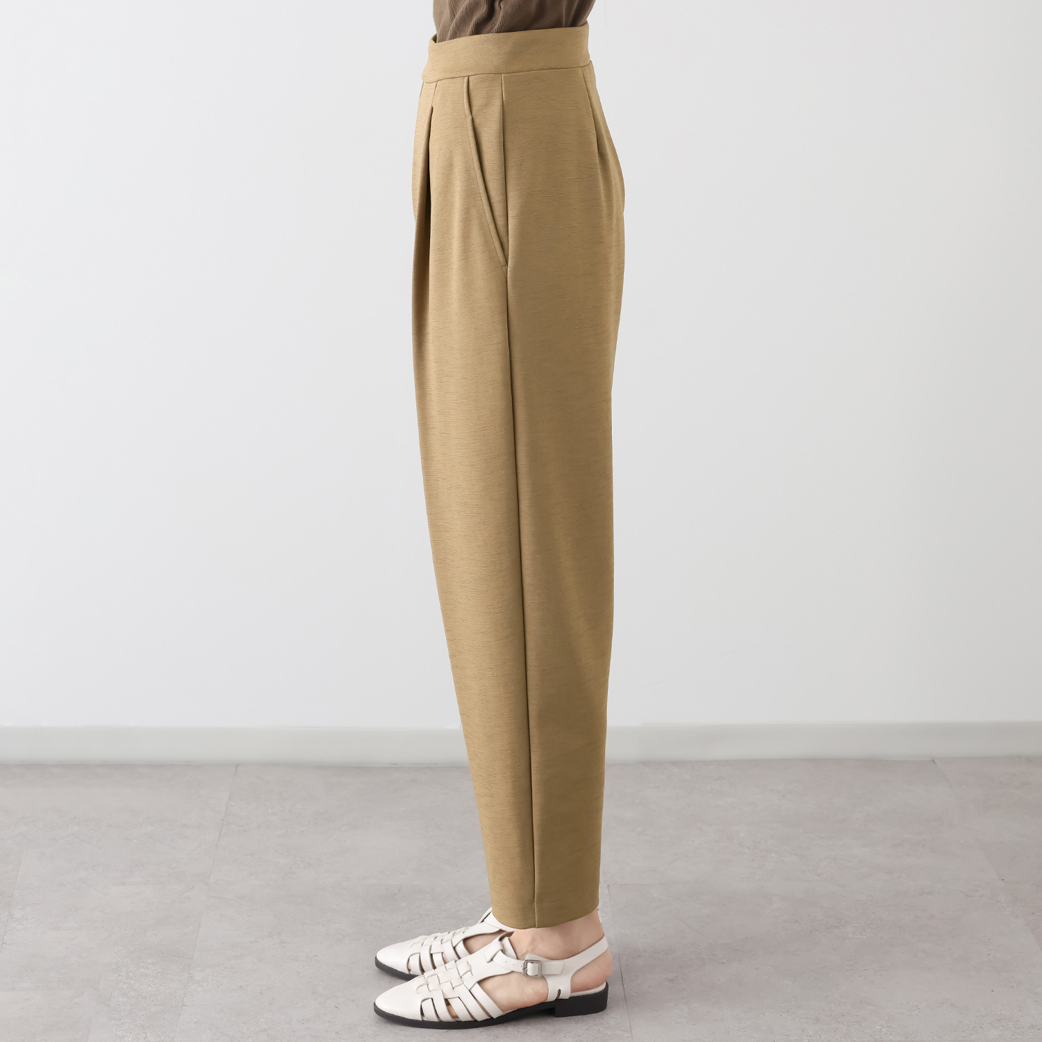 アンダモン ＵＶカット 麻調素材 ハンサムタックパンツ